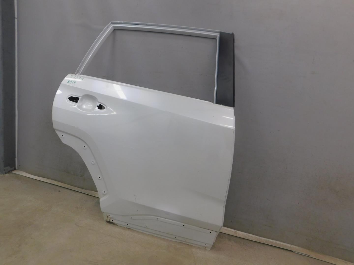 Дверь задняя правая