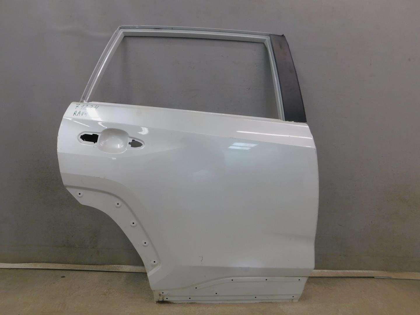 Дверь задняя правая