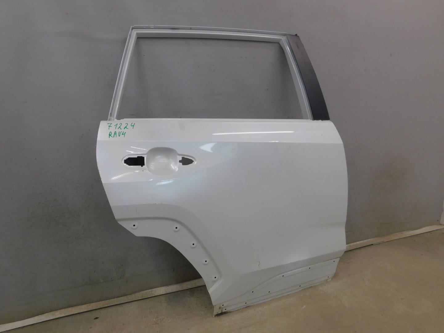 Дверь задняя правая