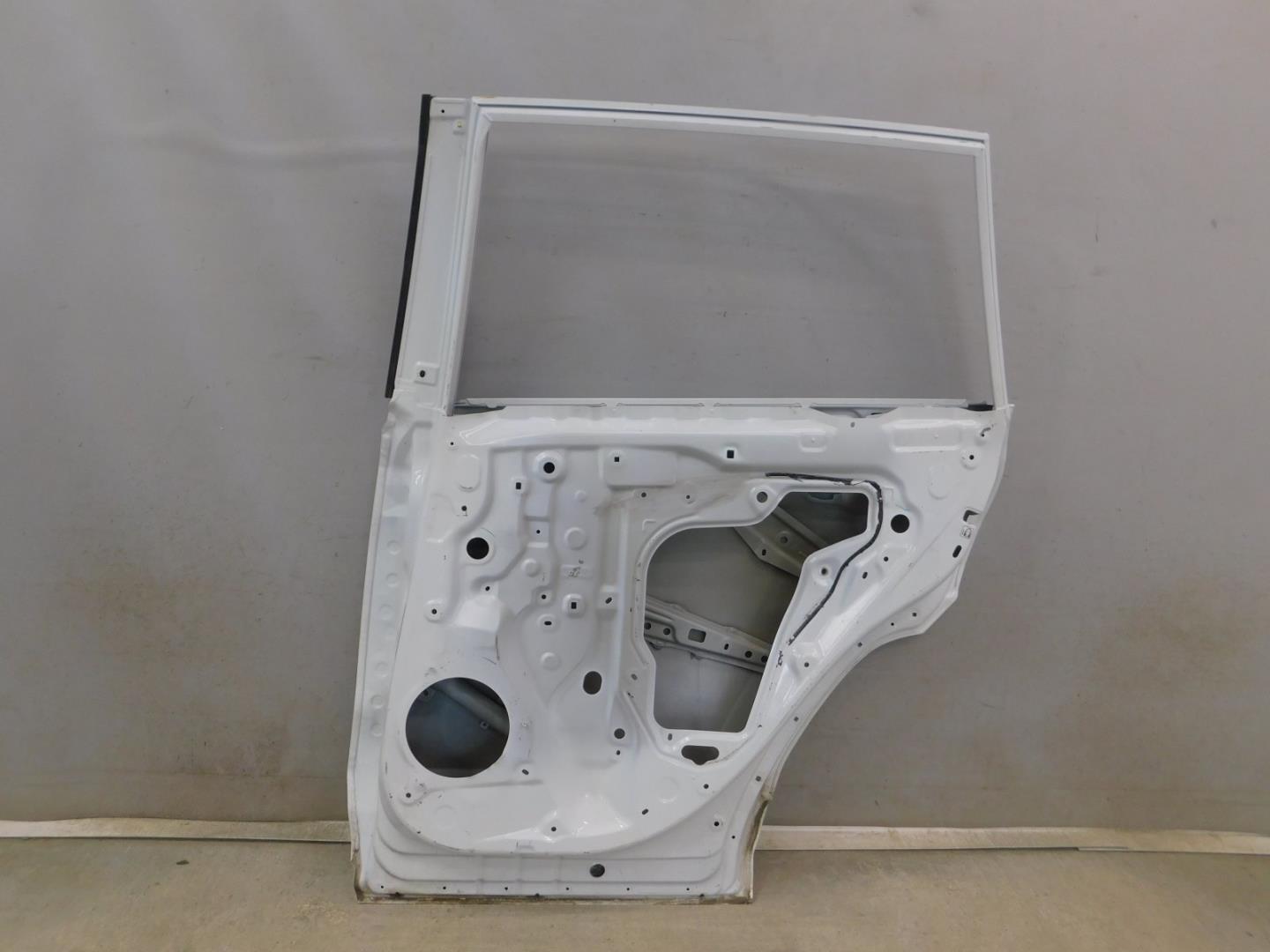 Дверь задняя правая