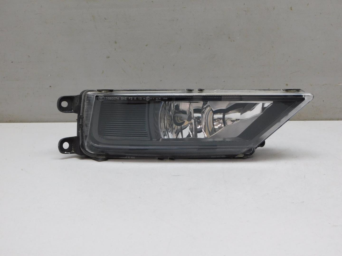 Фара противотуманная правая