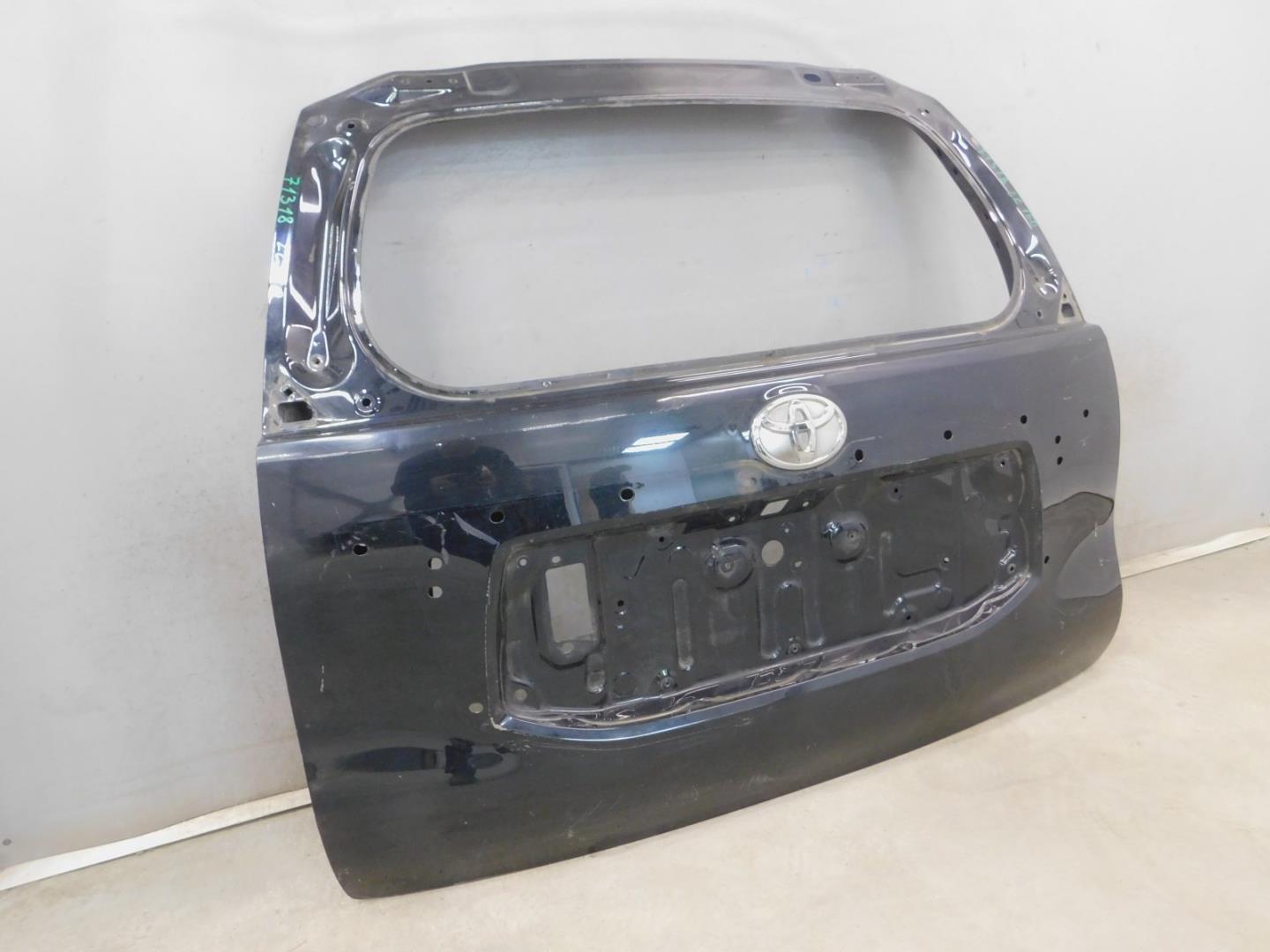 Дверь багажника