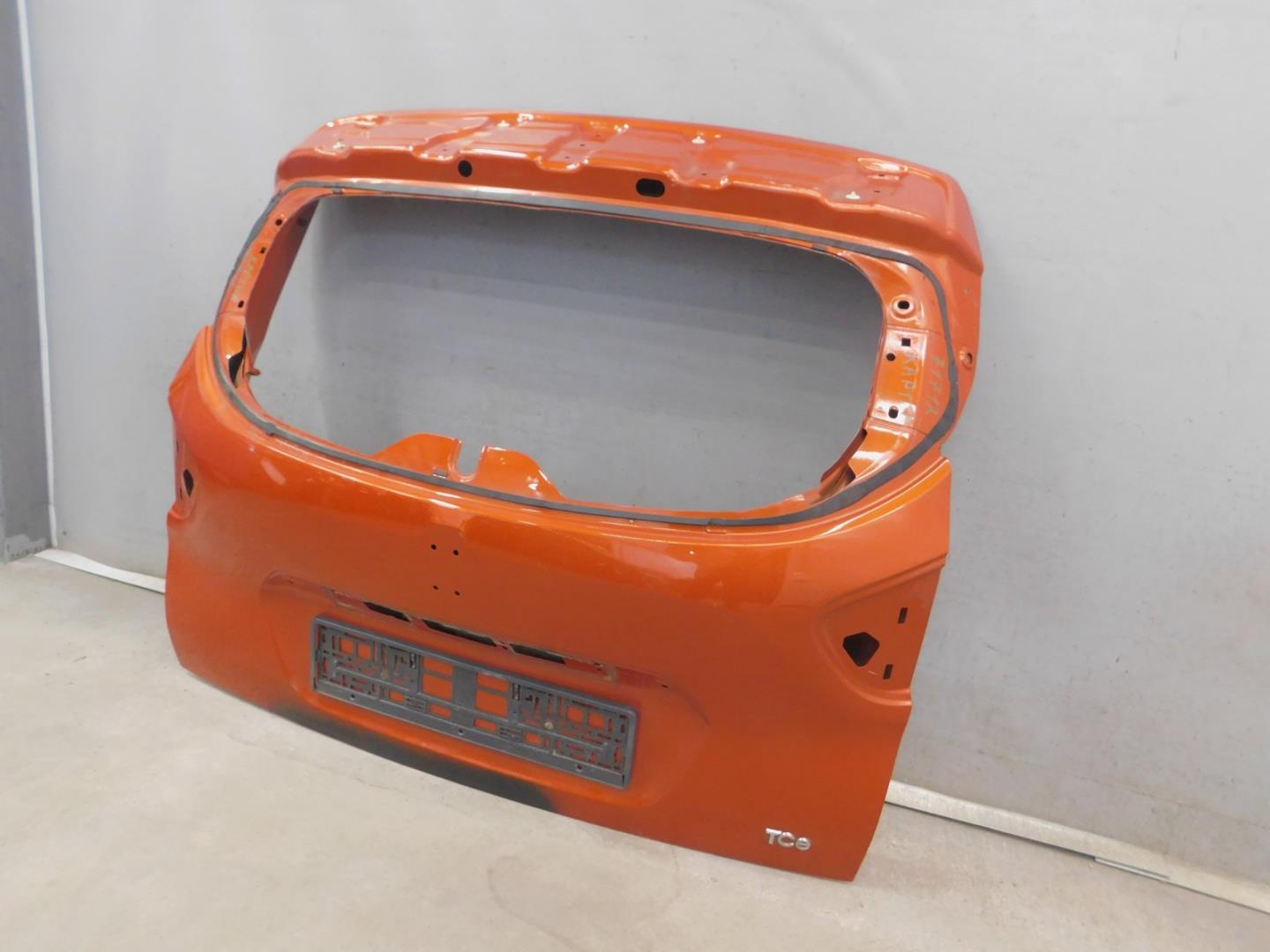 Дверь багажника