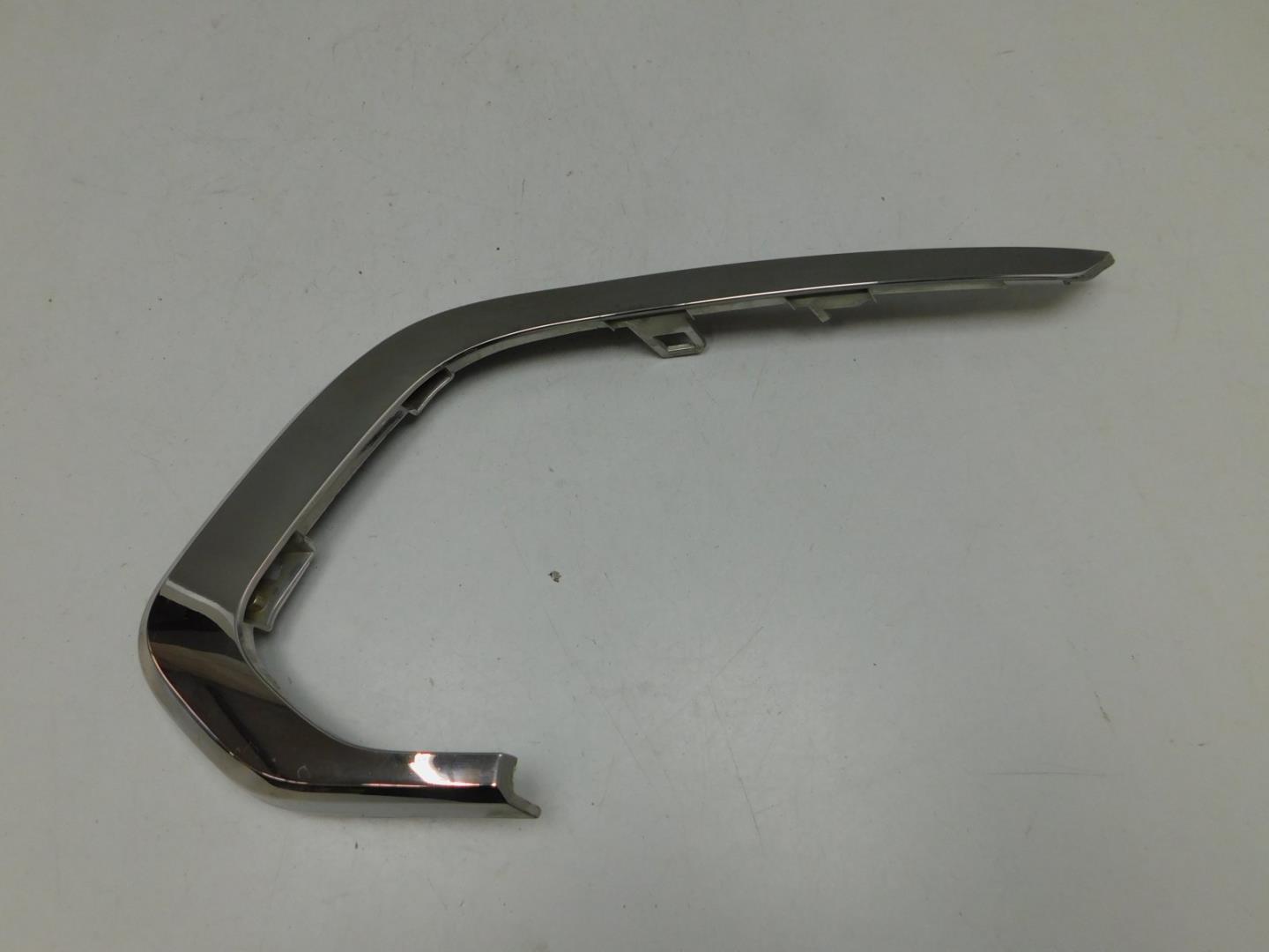 Молдинг переднего бампера