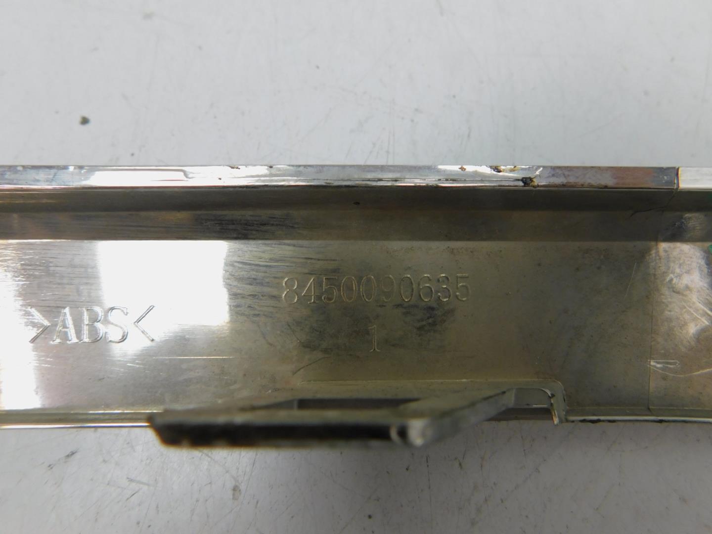 Молдинг переднего бампера