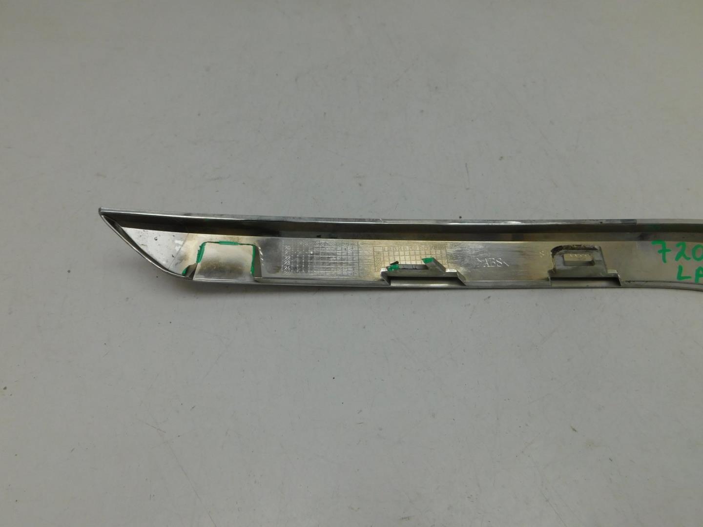 Молдинг переднего бампера