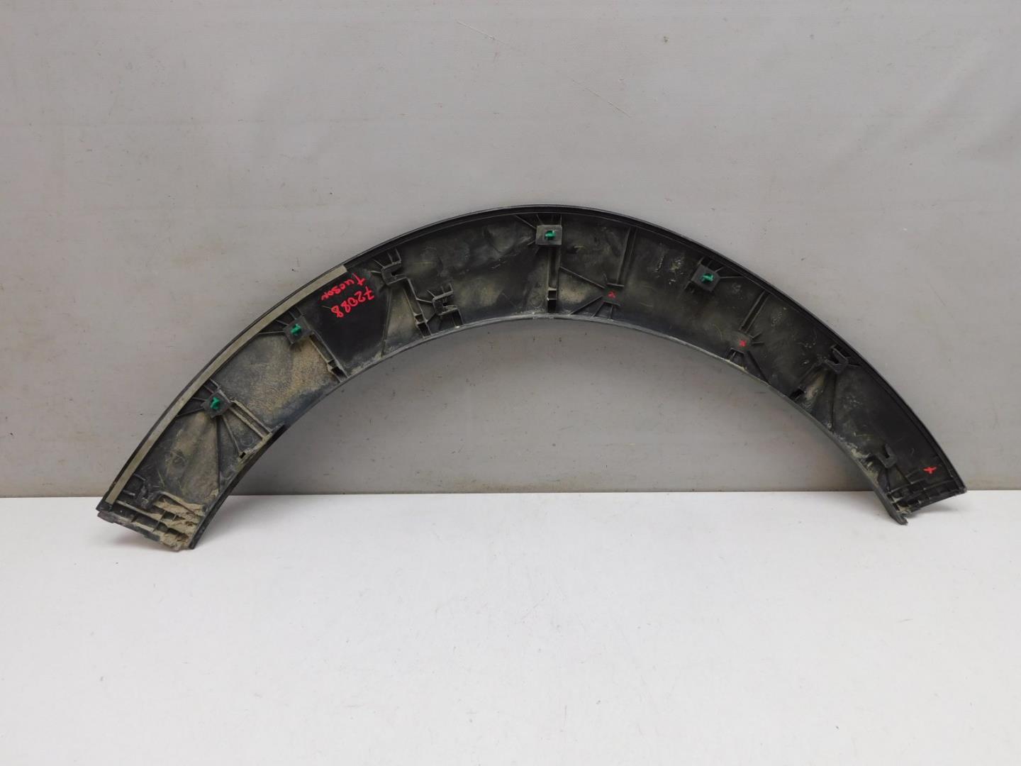 Накладка переднего крыла левого