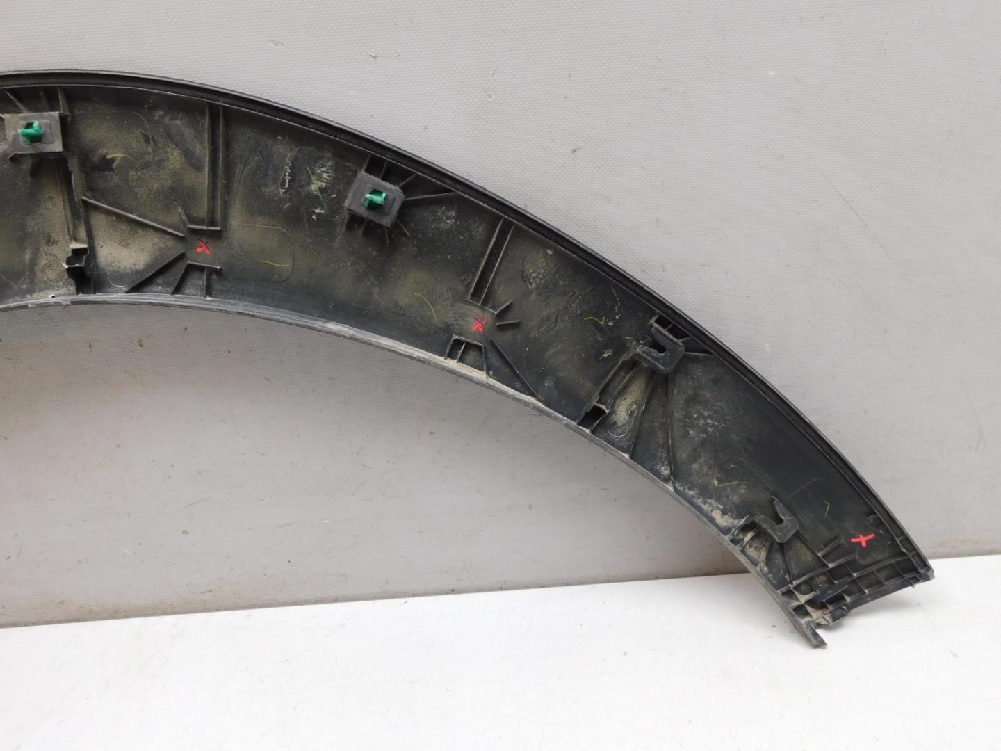 Накладка переднего крыла левого