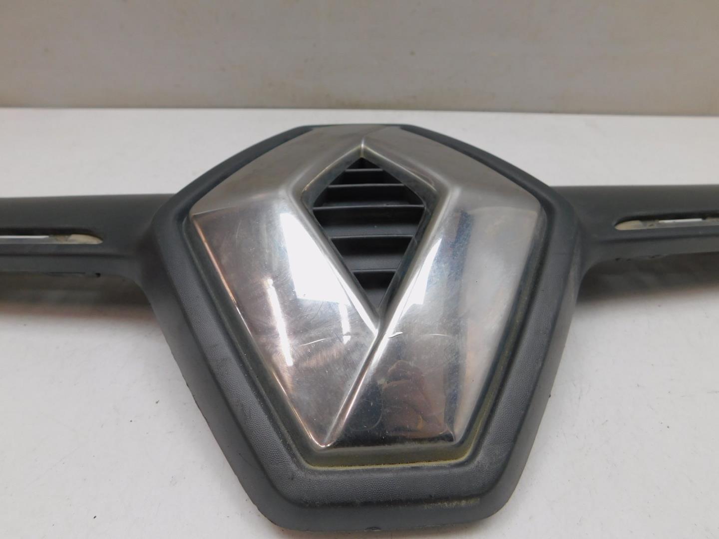 Накладка на решетку радиатора