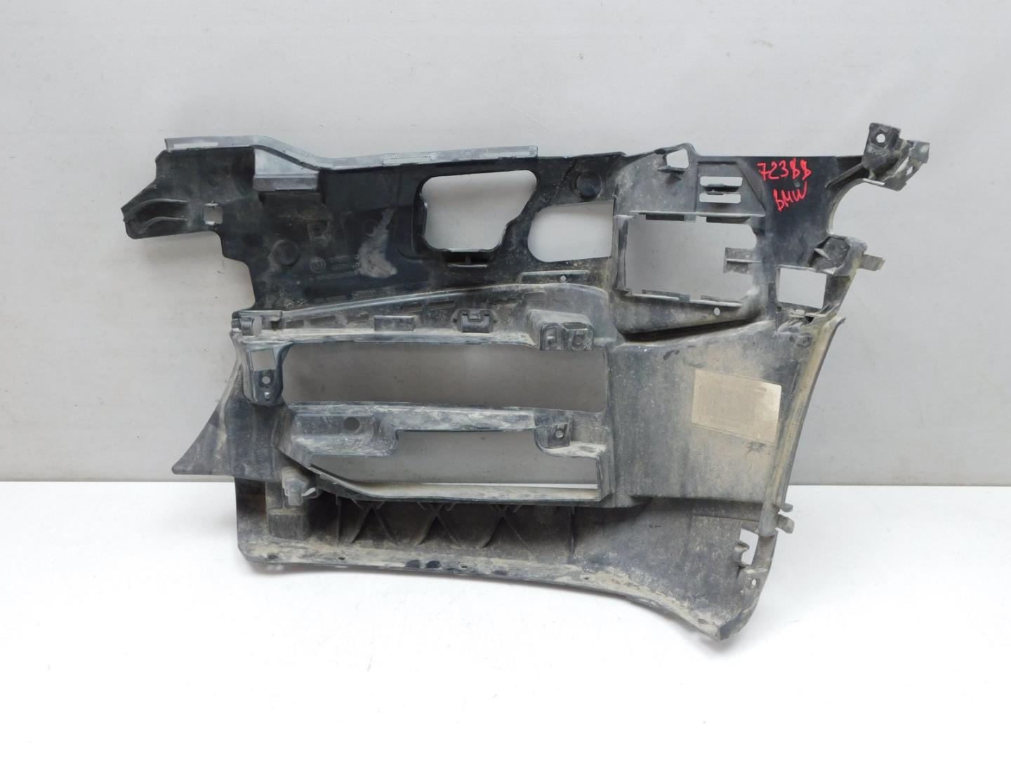 Кронштейн переднего бампера