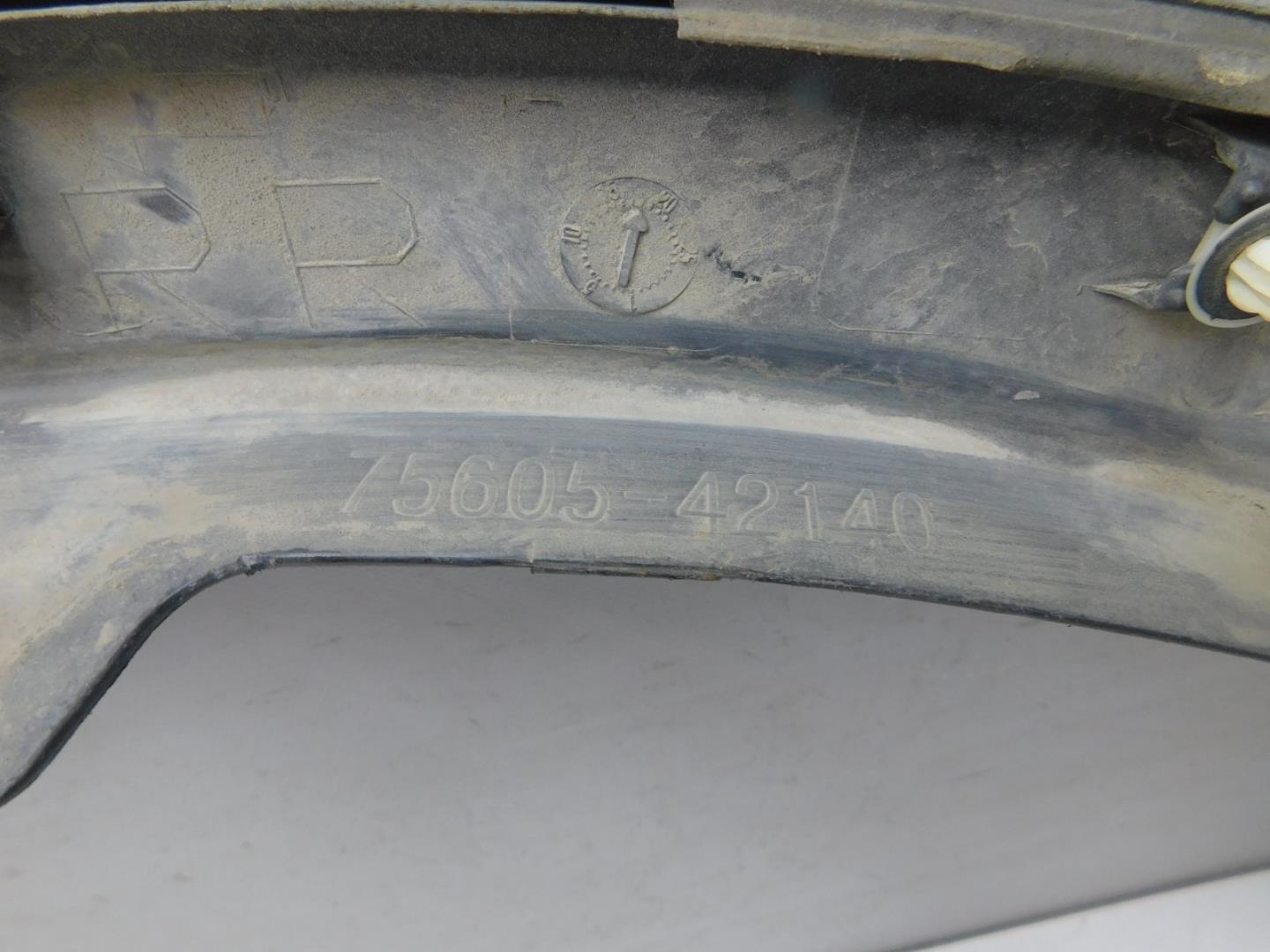 Накладка заднего крыла правого