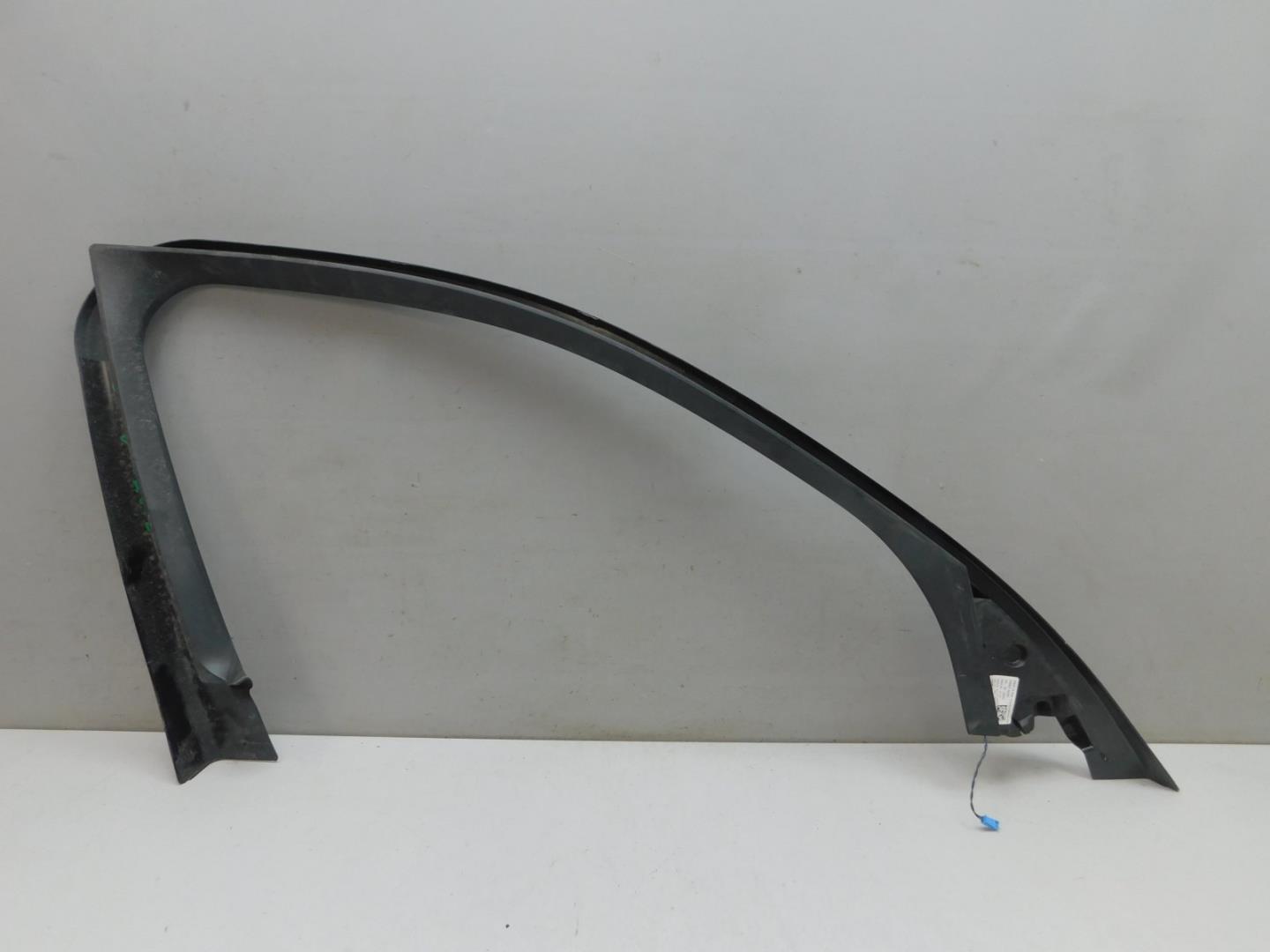 Обшивка двери передней правой