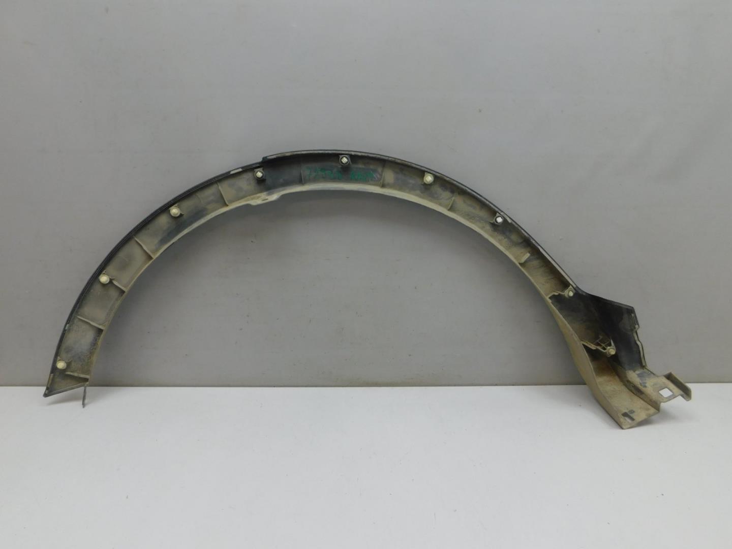 Накладка заднего крыла левого