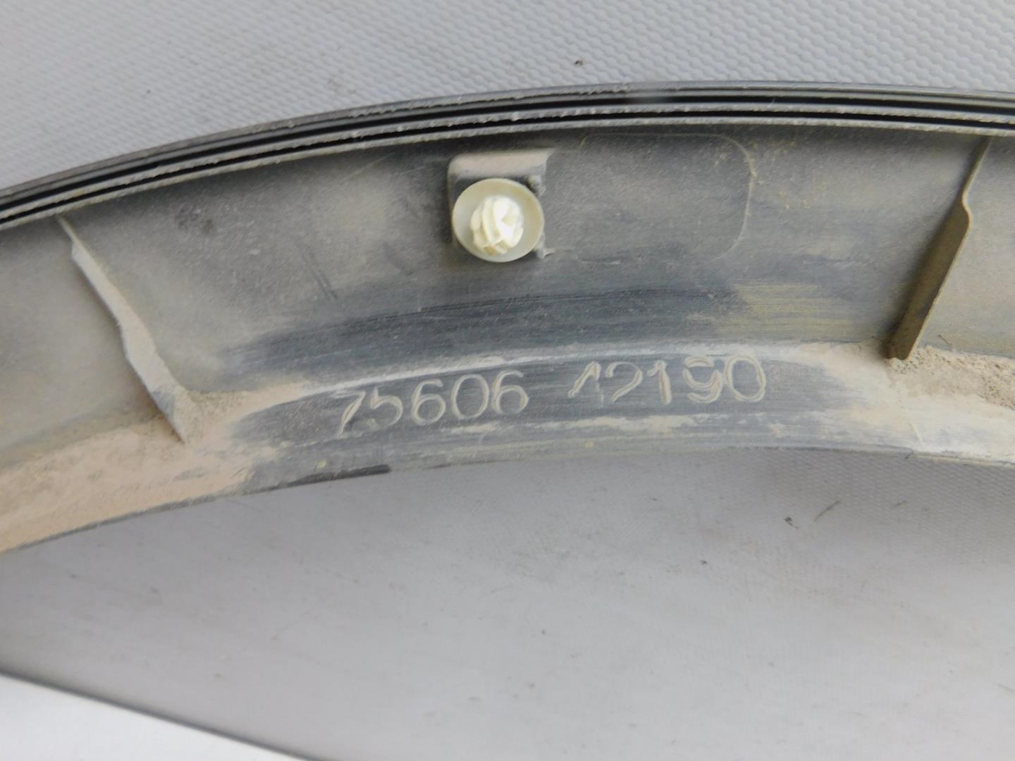 Накладка заднего крыла левого