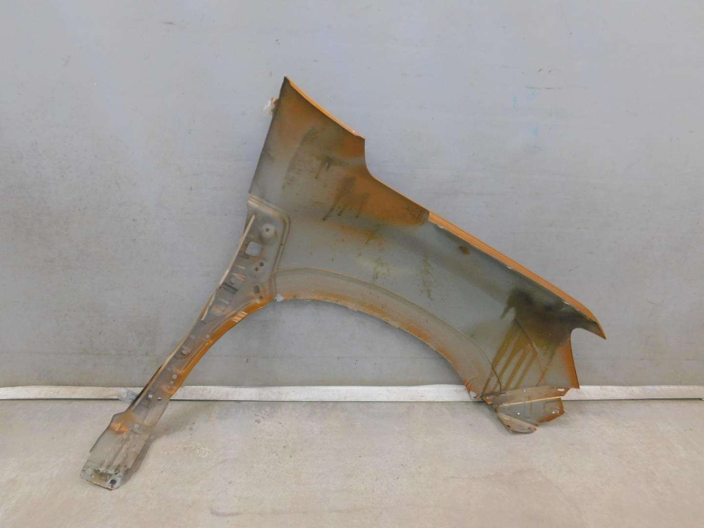 Крыло переднее левое