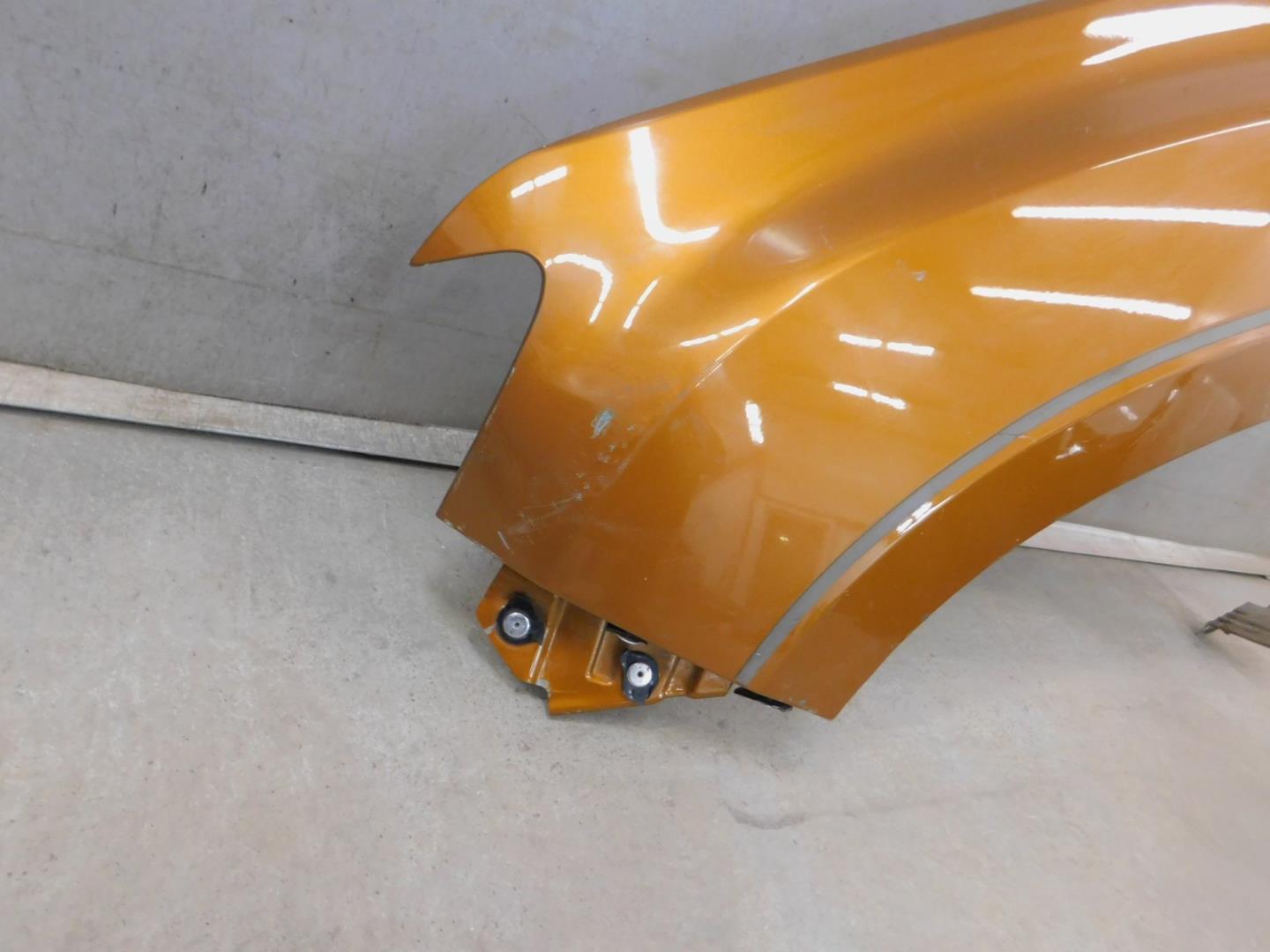 Крыло переднее левое