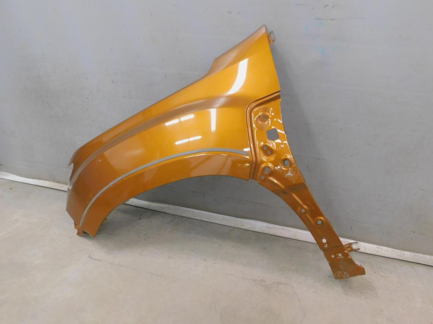 Крыло переднее левое