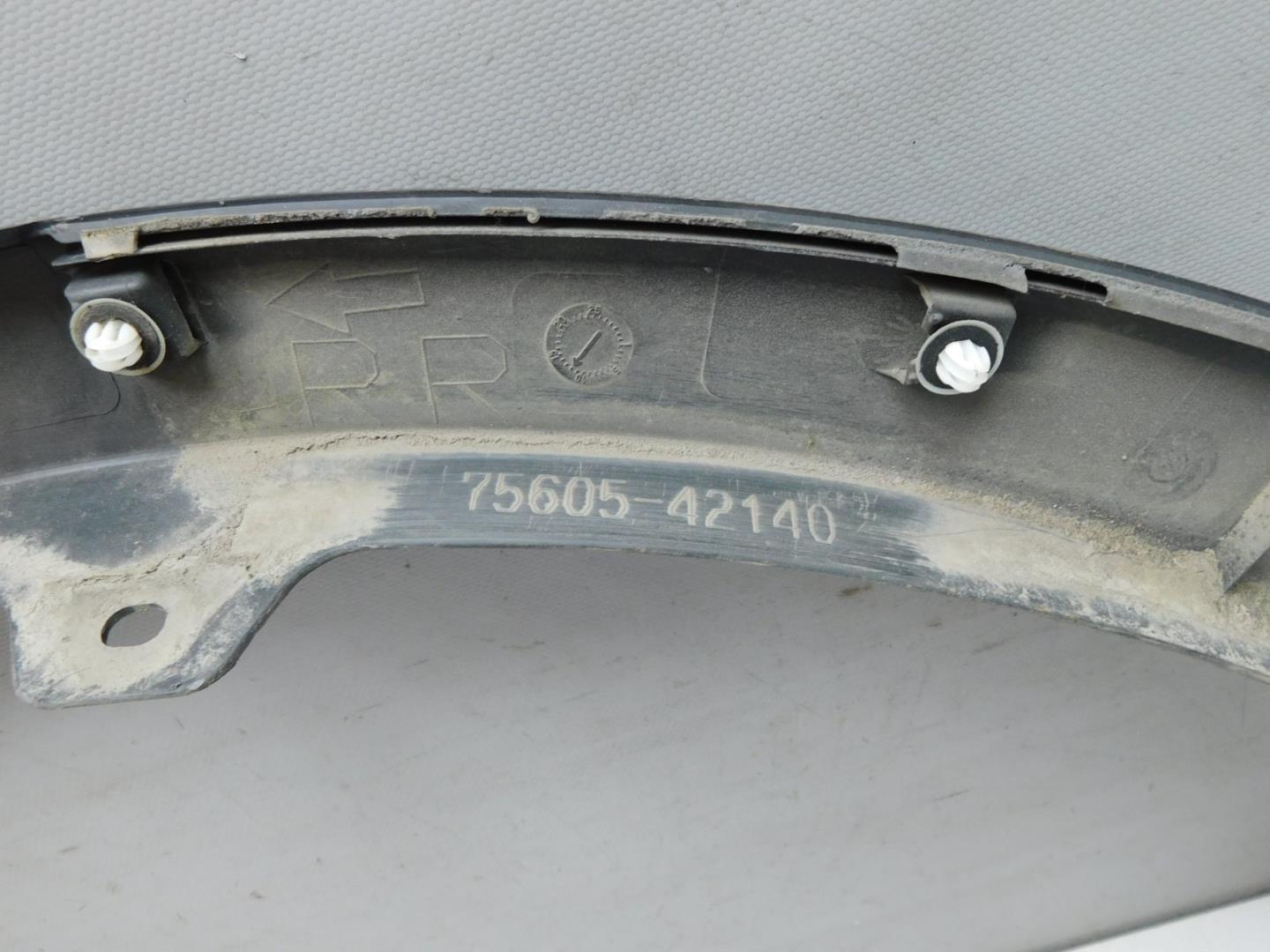 Накладка заднего крыла правого