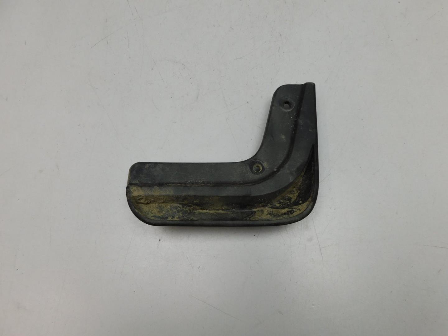 Брызговик задний левый