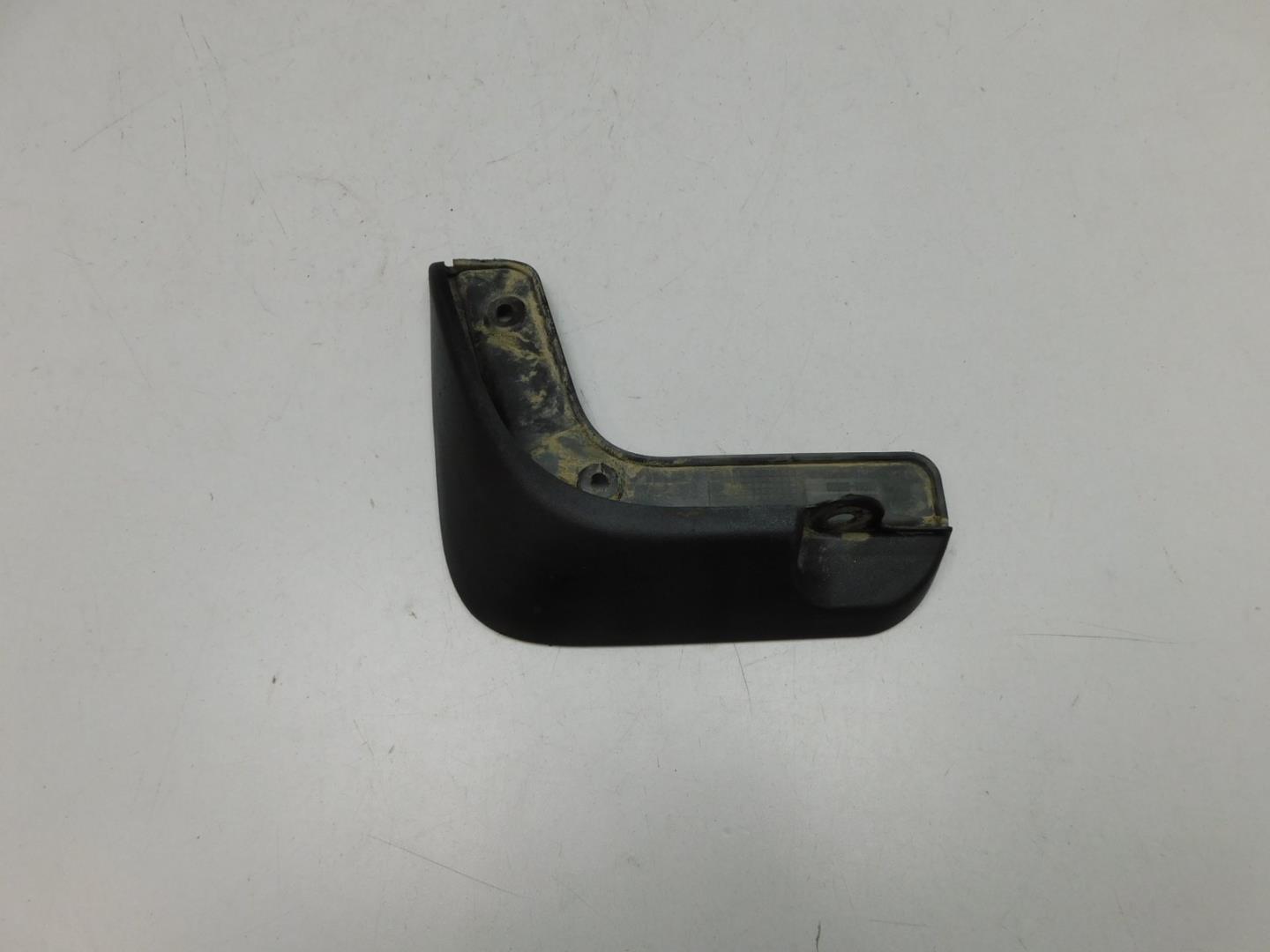 Брызговик задний левый