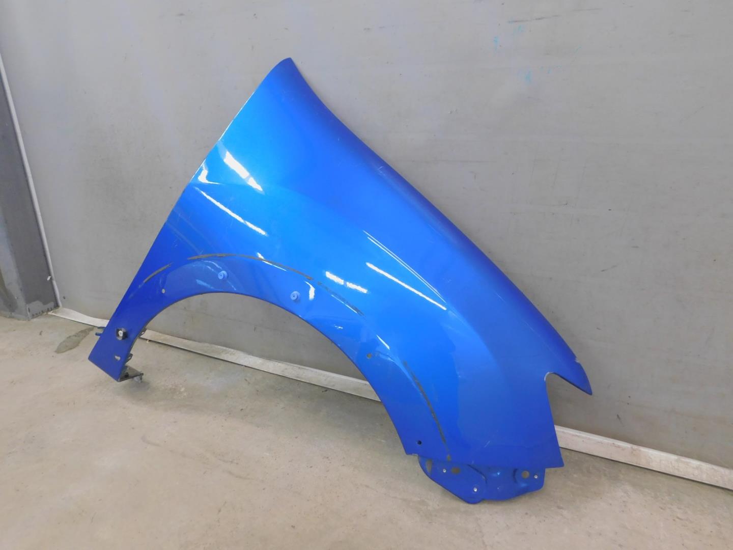 Крыло переднее правое