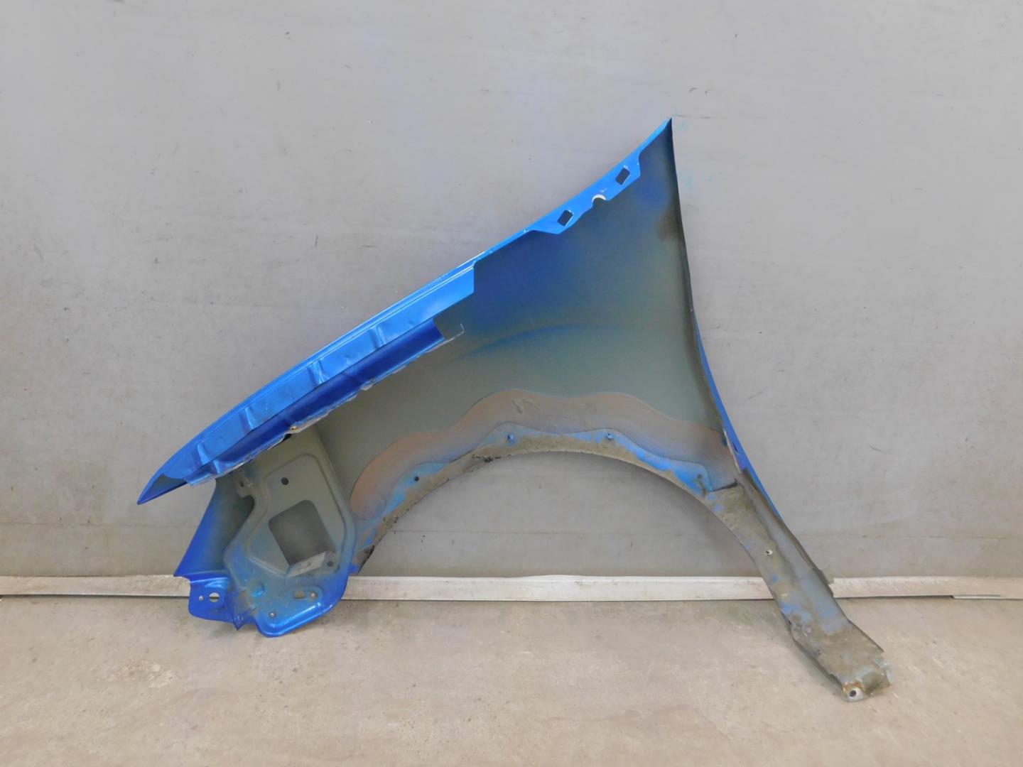 Крыло переднее правое