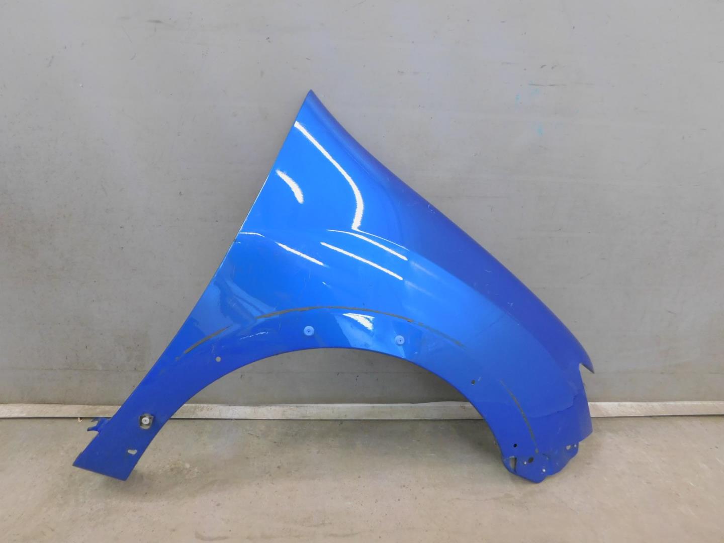 Крыло переднее правое