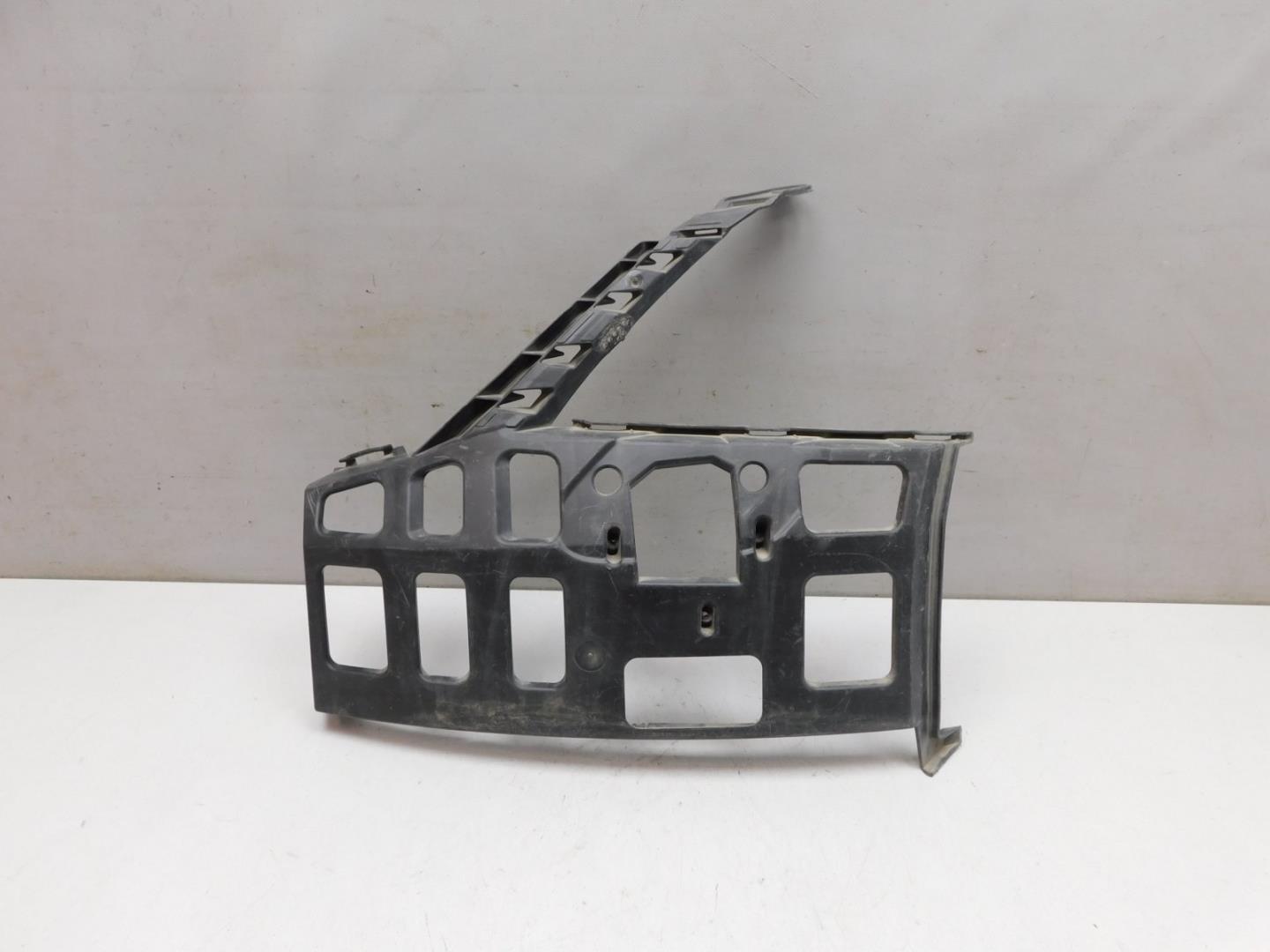 Кронштейн переднего бампера