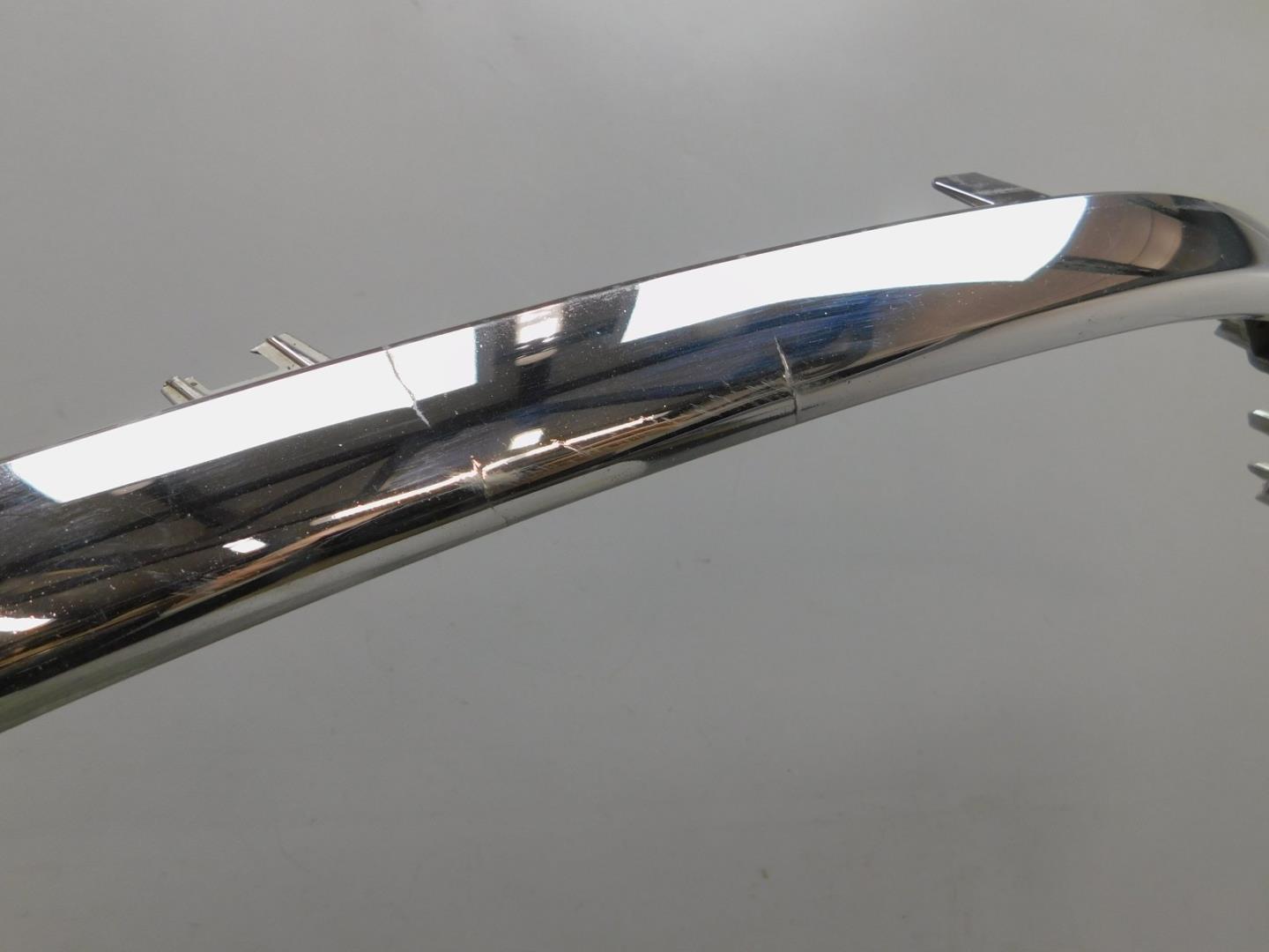 Молдинг переднего бампера