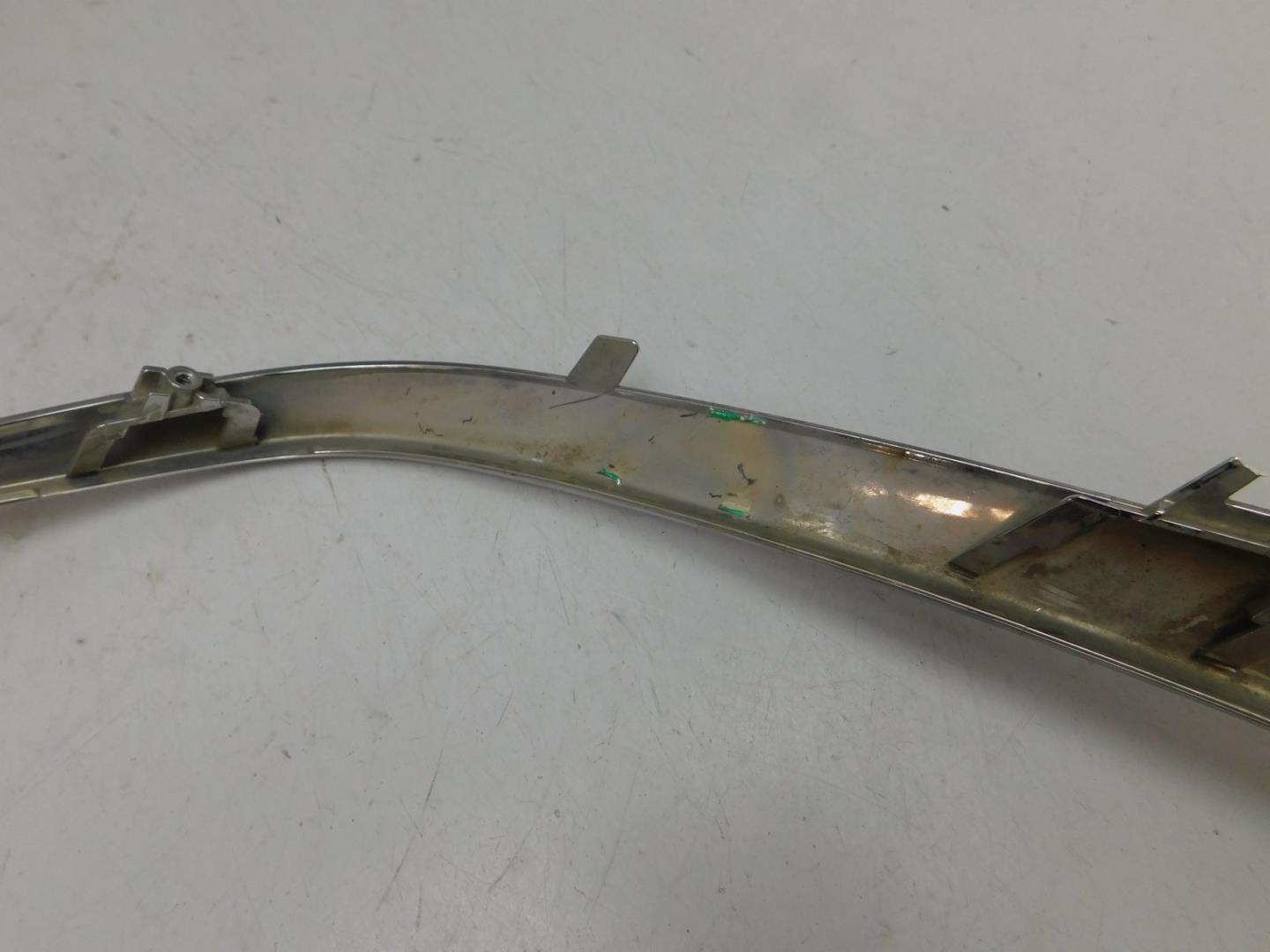 Молдинг переднего бампера