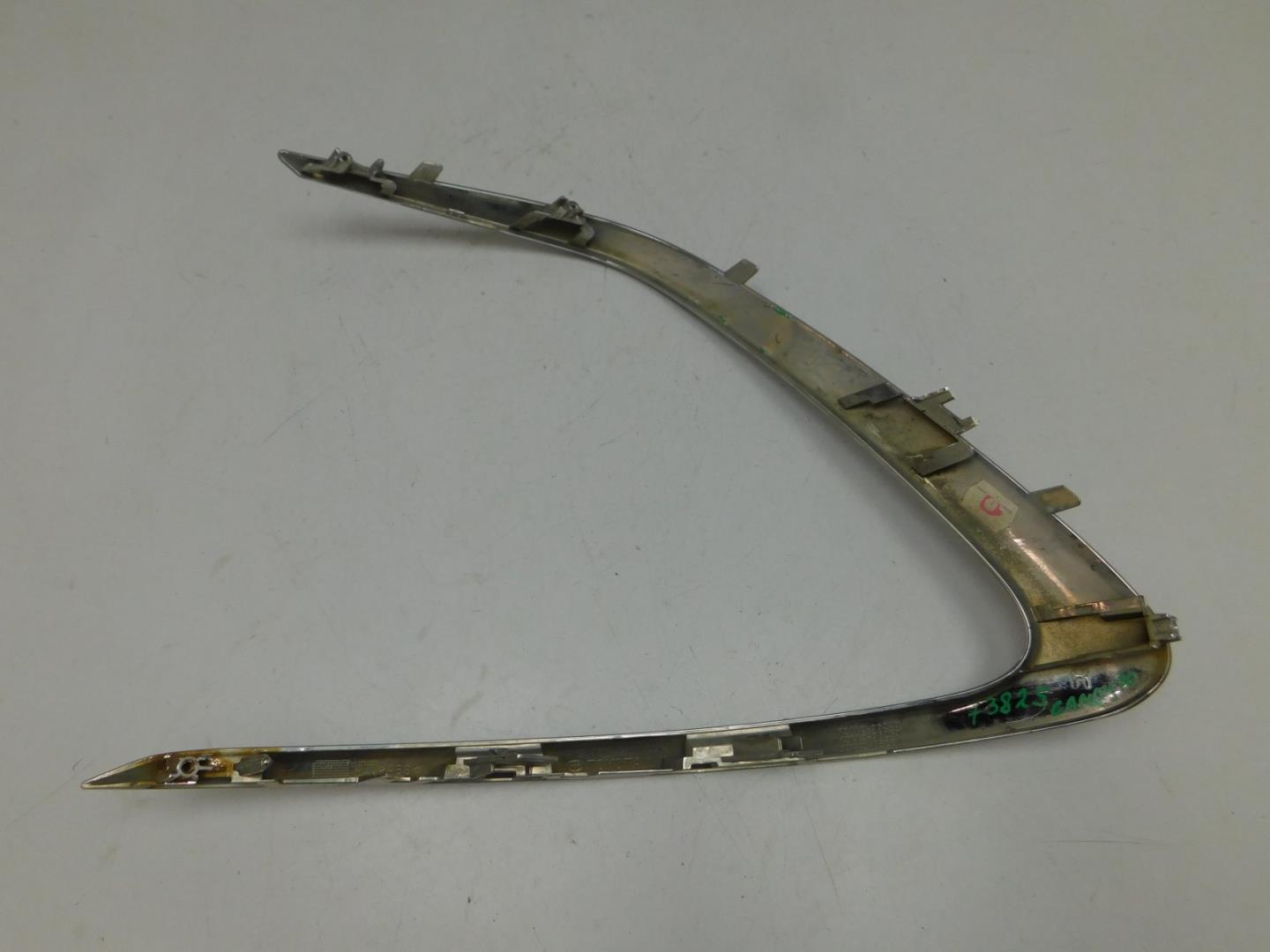 Молдинг переднего бампера