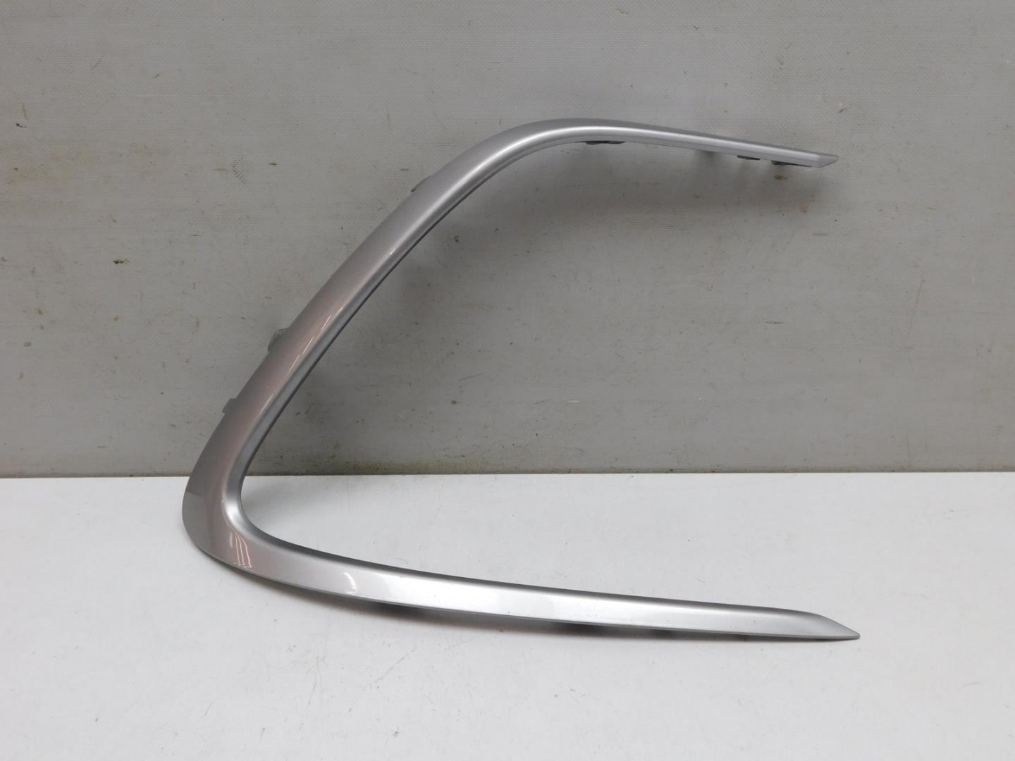 Молдинг переднего бампера