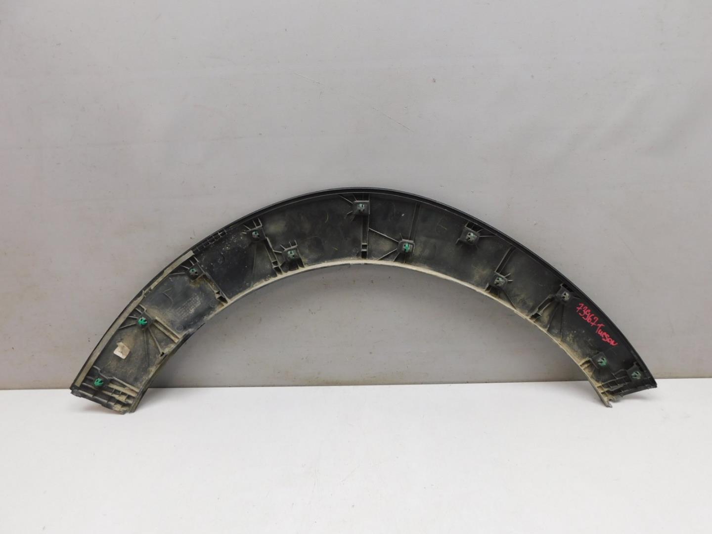 Накладка переднего крыла левого