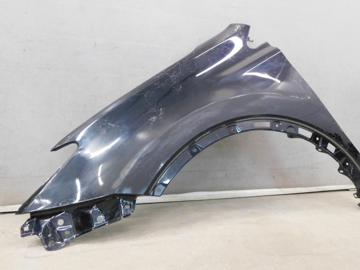 Крыло переднее левое