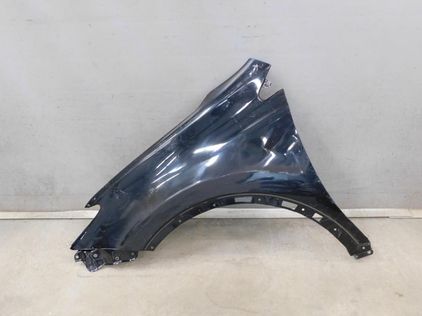 Крыло переднее левое