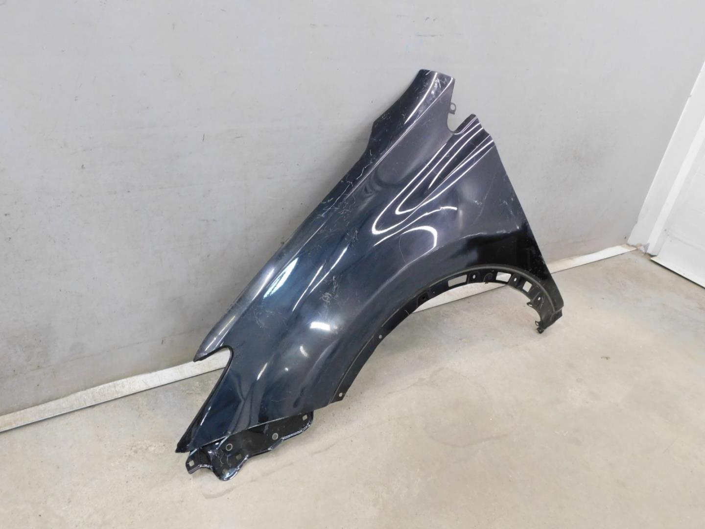 Крыло переднее левое