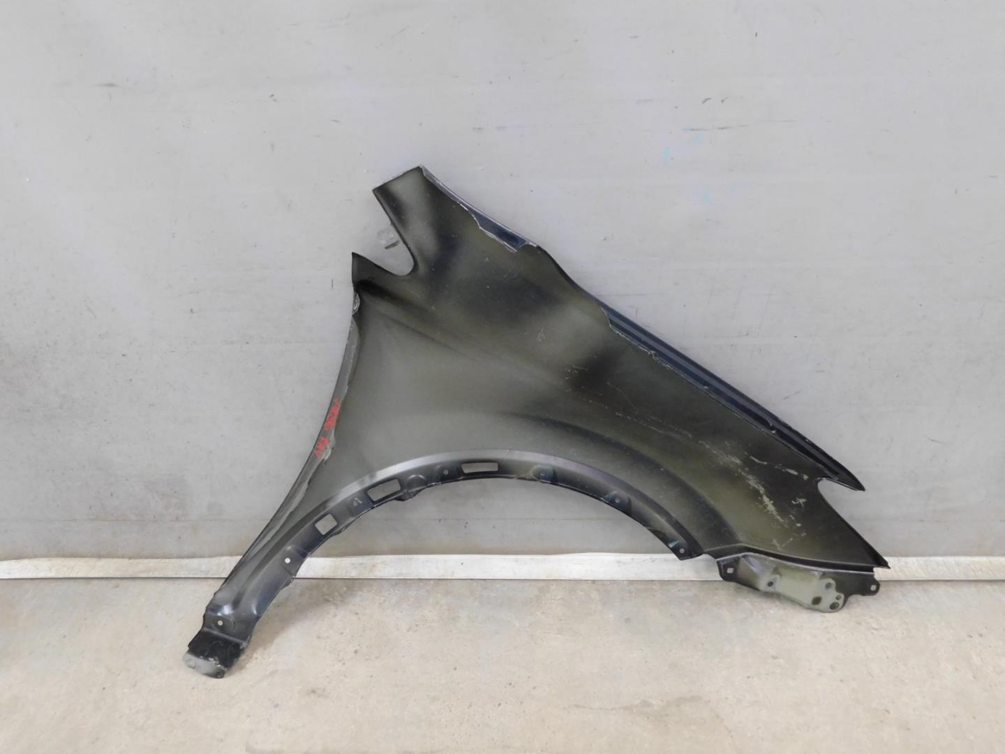 Крыло переднее левое