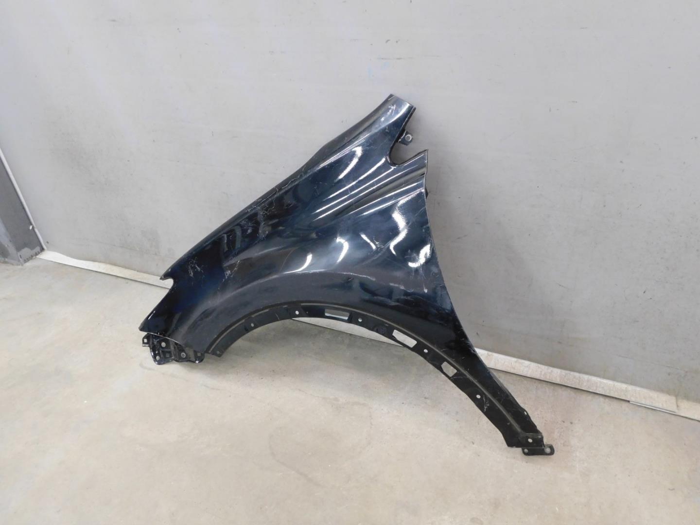 Крыло переднее левое