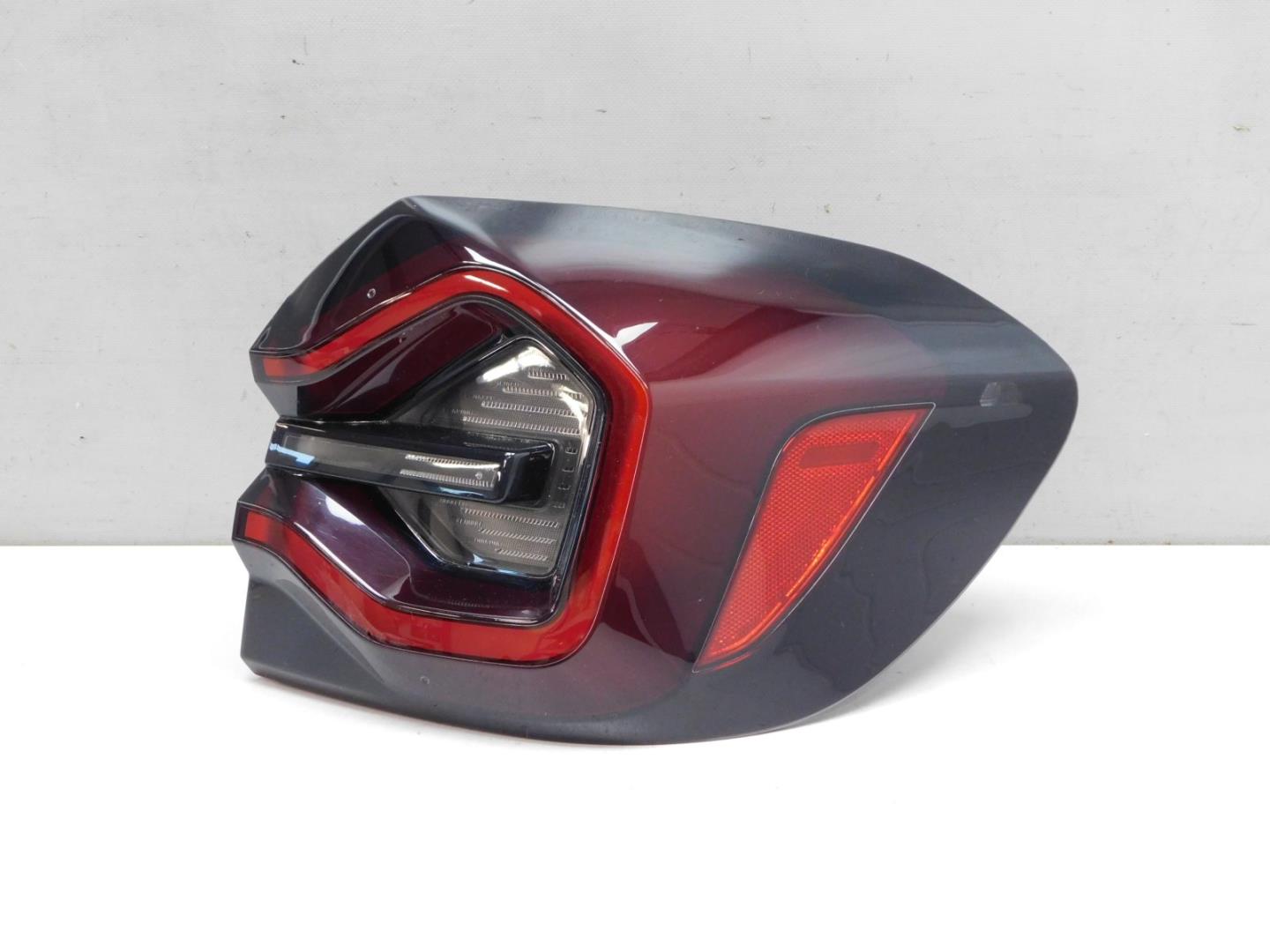 Фонарь задний наружный правый