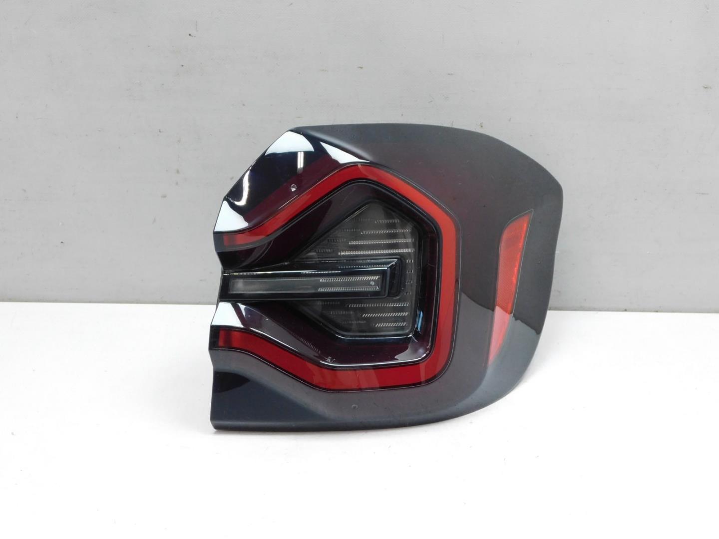 Фонарь задний наружный правый