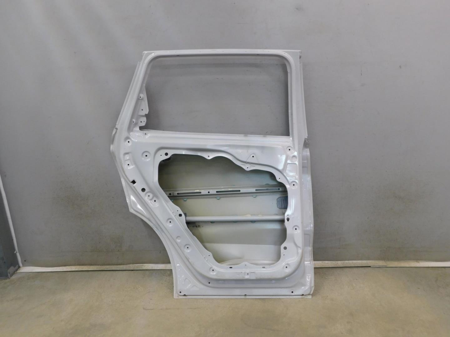 Дверь задняя левая