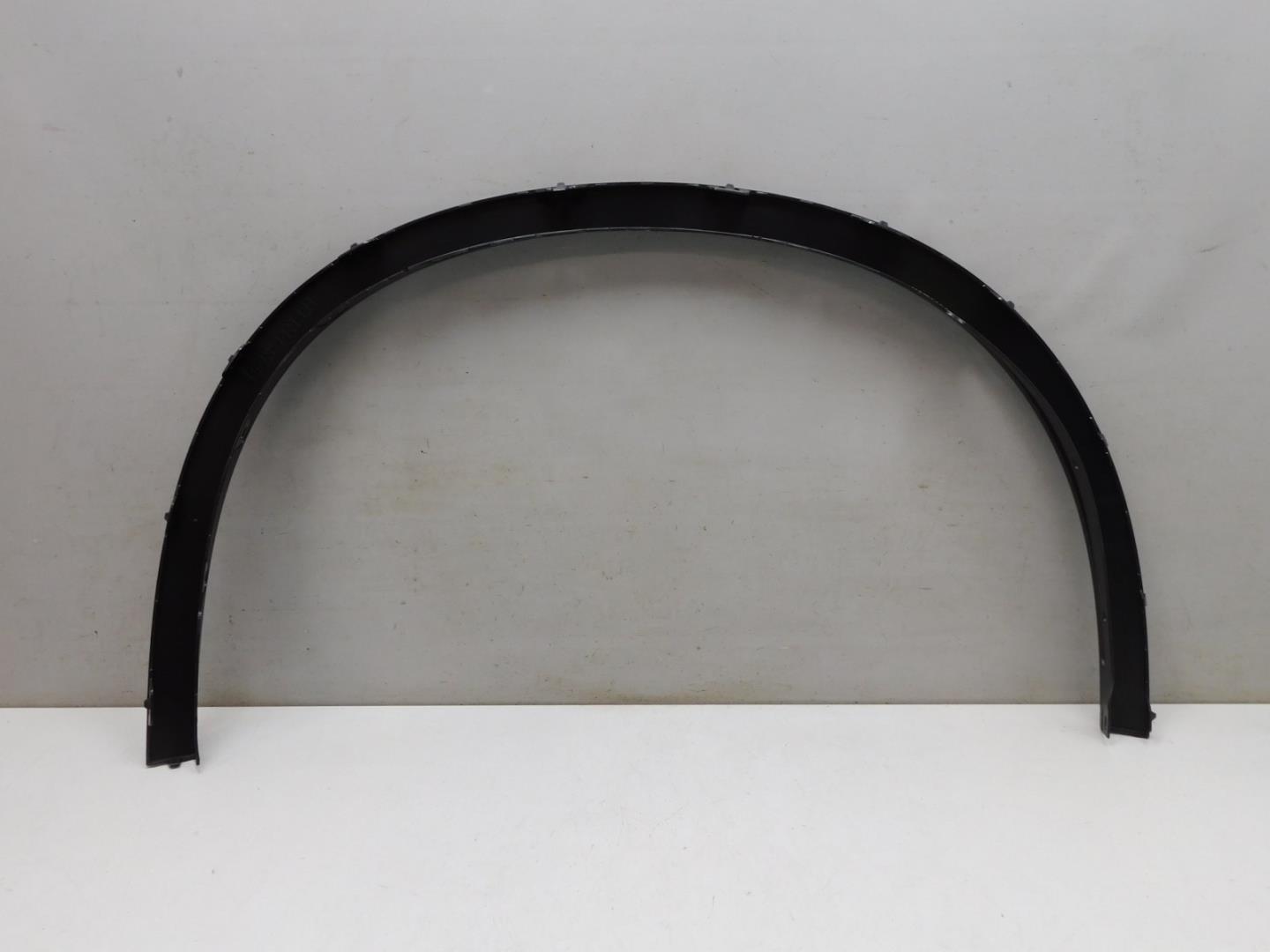 Накладка переднего крыла левого