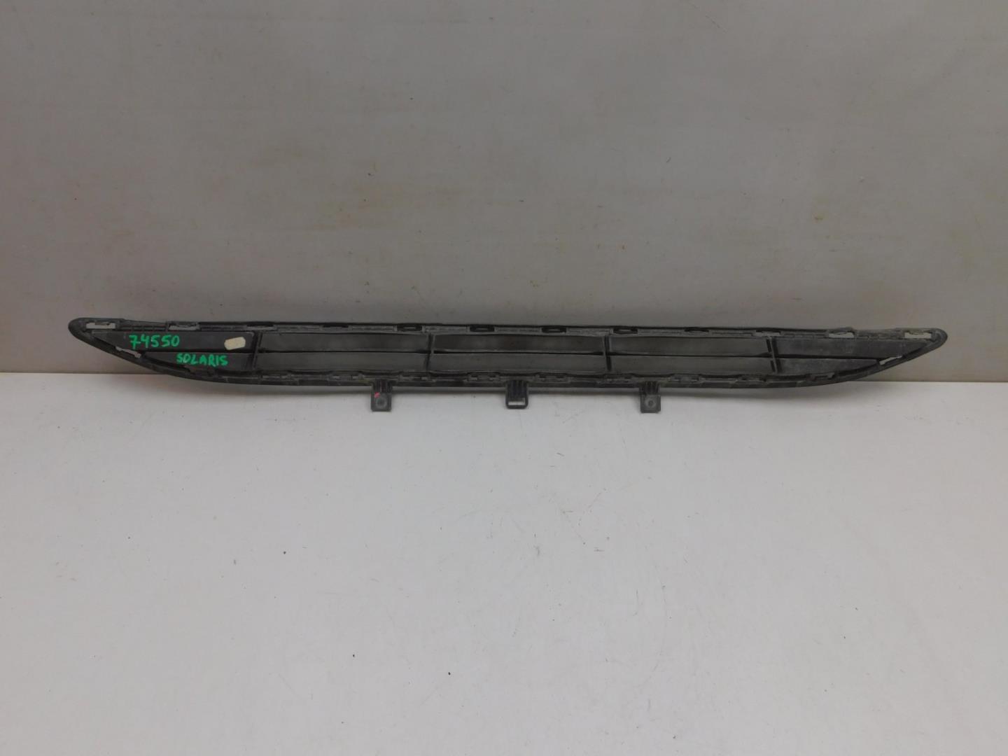 Решетка в бампер центральная