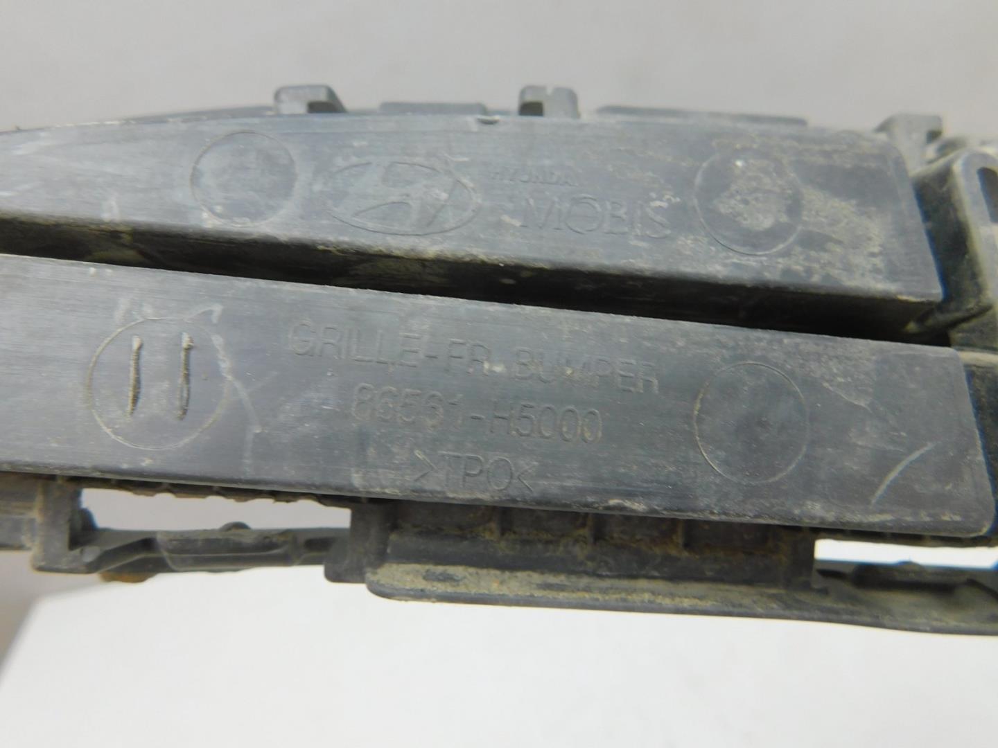 Решетка в бампер центральная