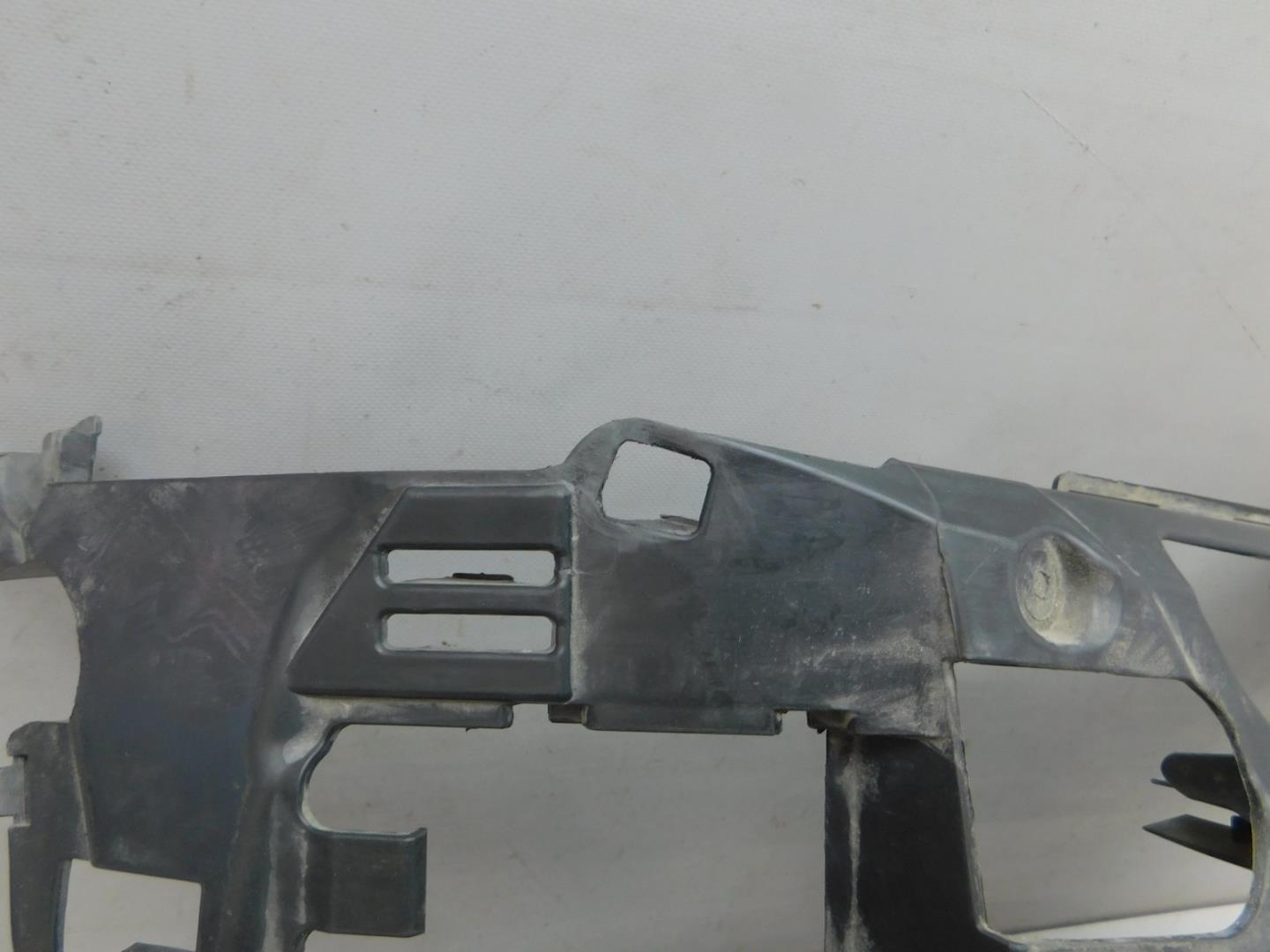 Кронштейн переднего бампера