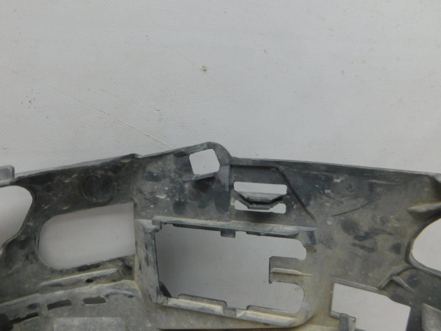 Кронштейн переднего бампера