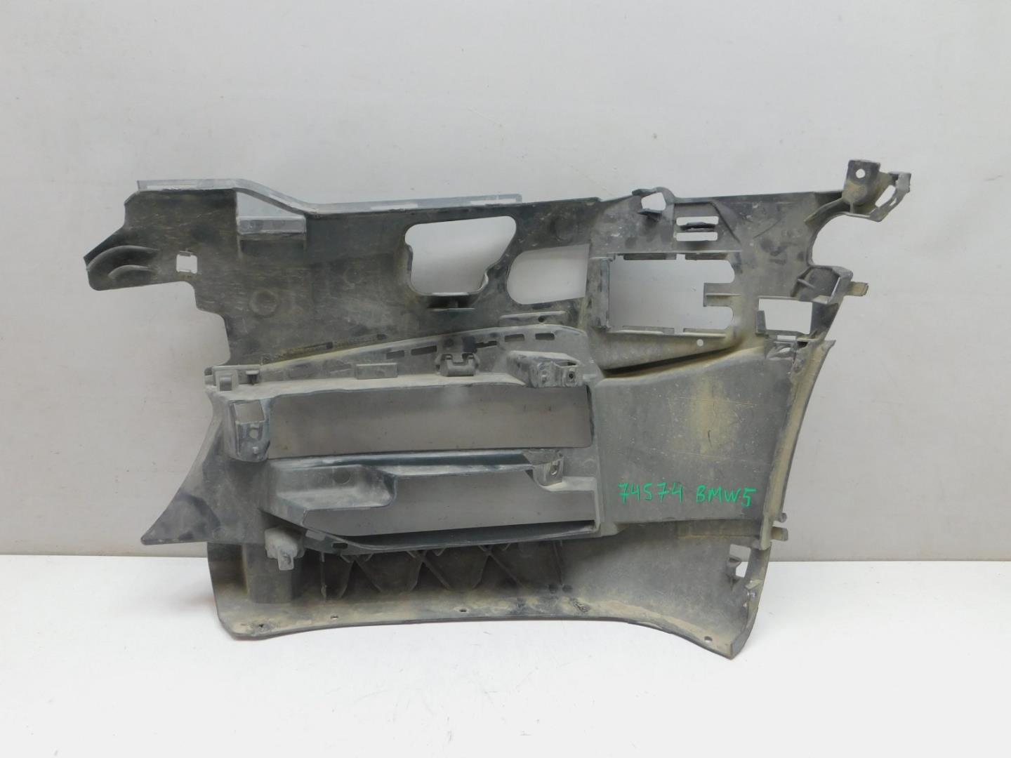 Кронштейн переднего бампера