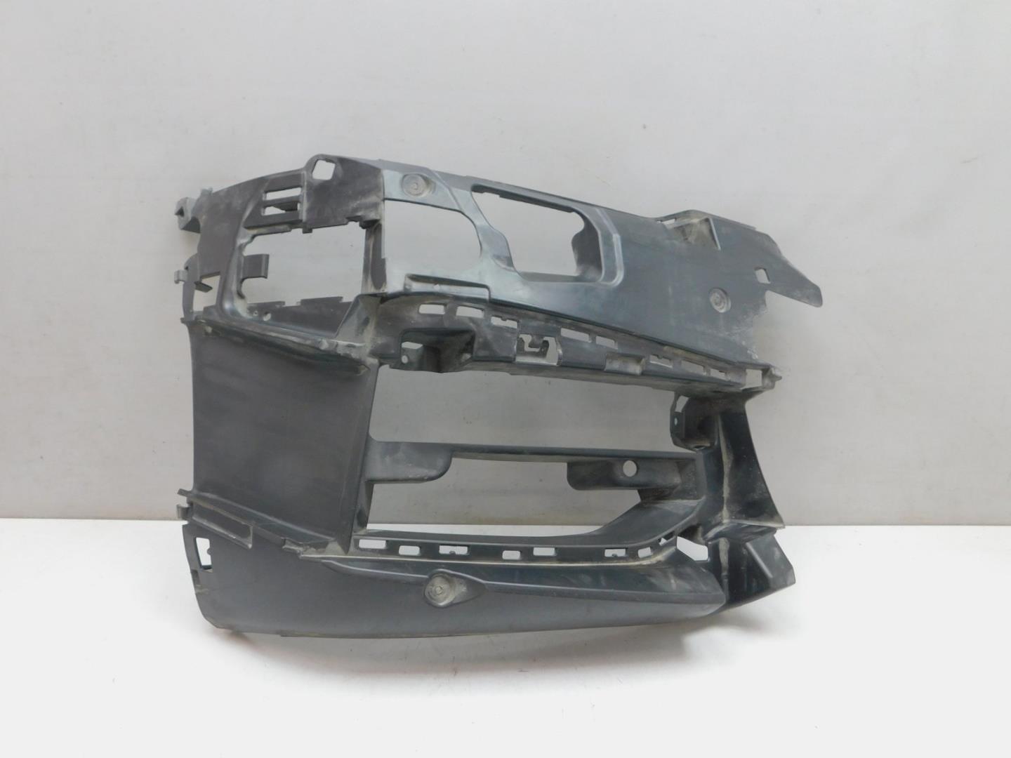 Кронштейн переднего бампера