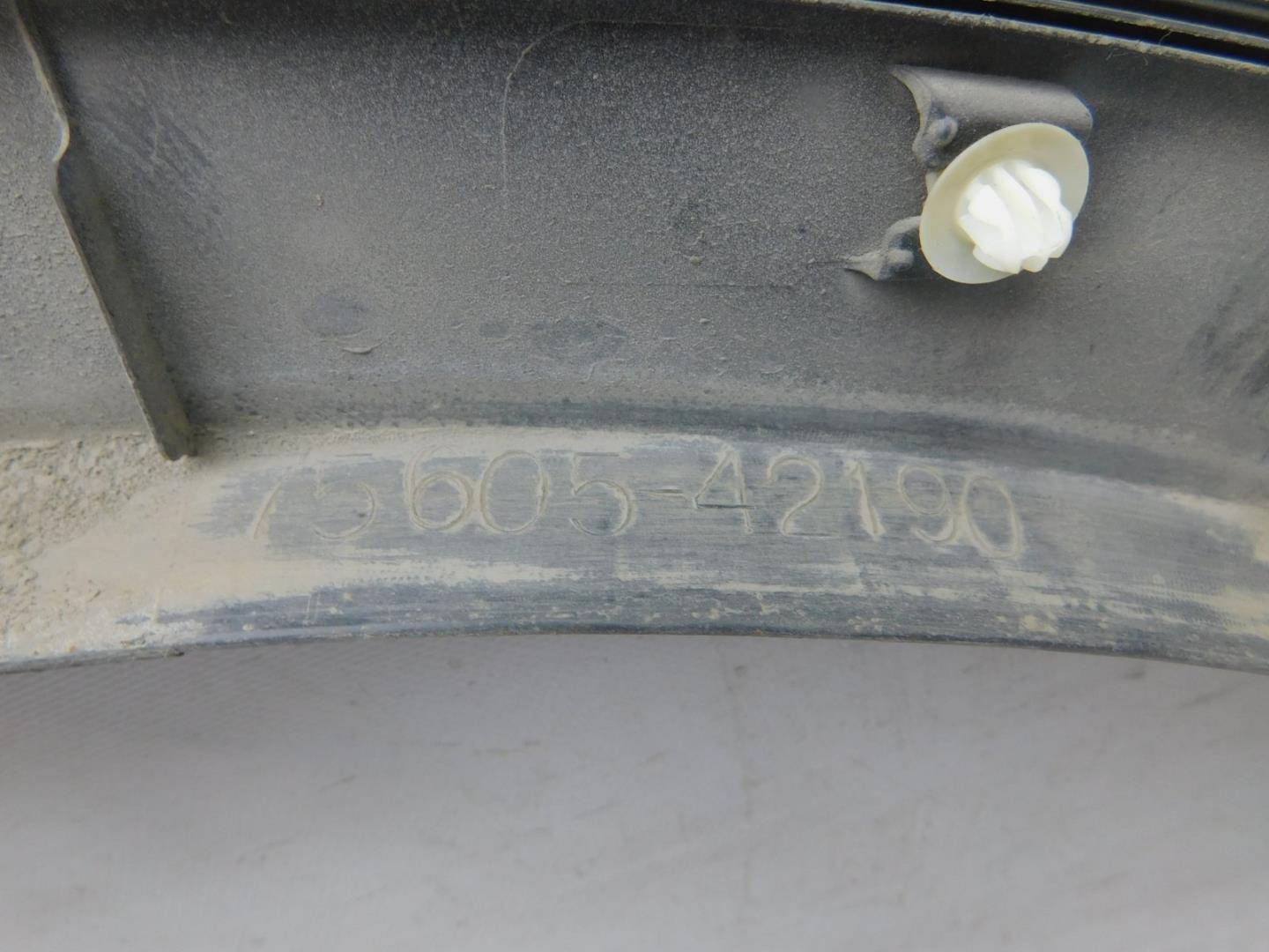 Накладка заднего крыла правого