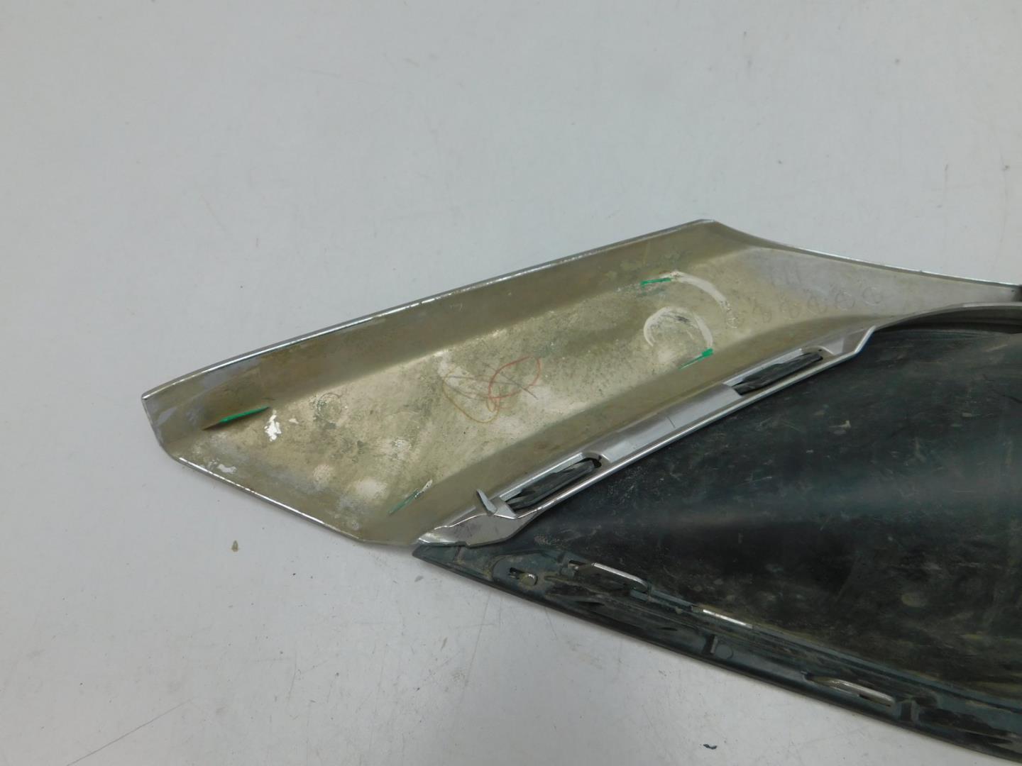 Решетка в бампер левая